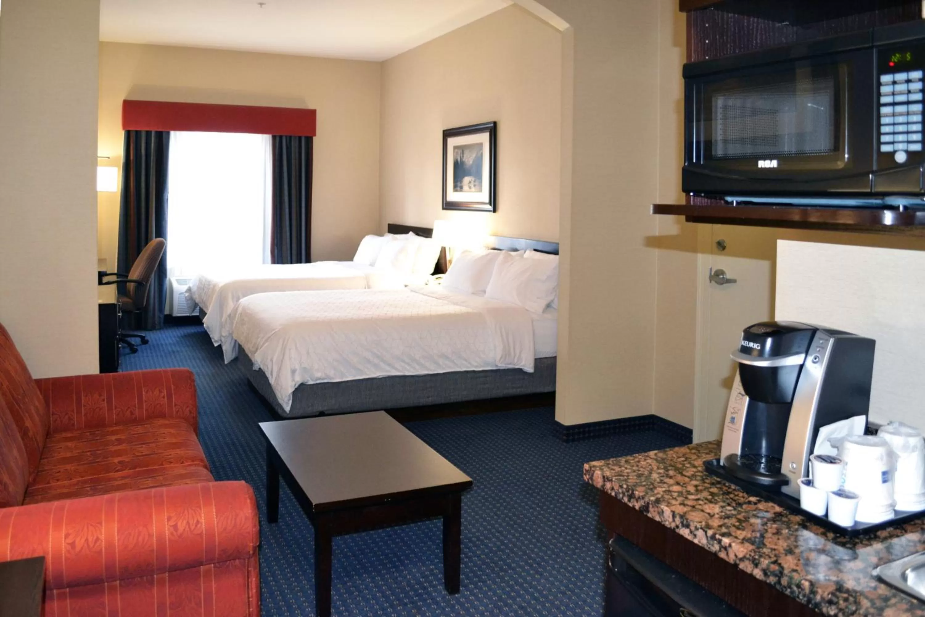 Queen Suite with Two Queen Beds in Holiday Inn Express Hotel & Suites Edson by IHG