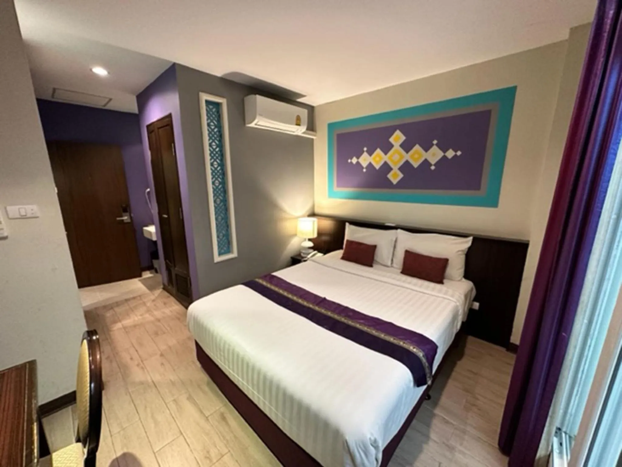 Superior Double Room in Sawasdee Hotel @ Sukhumvit Soi 8