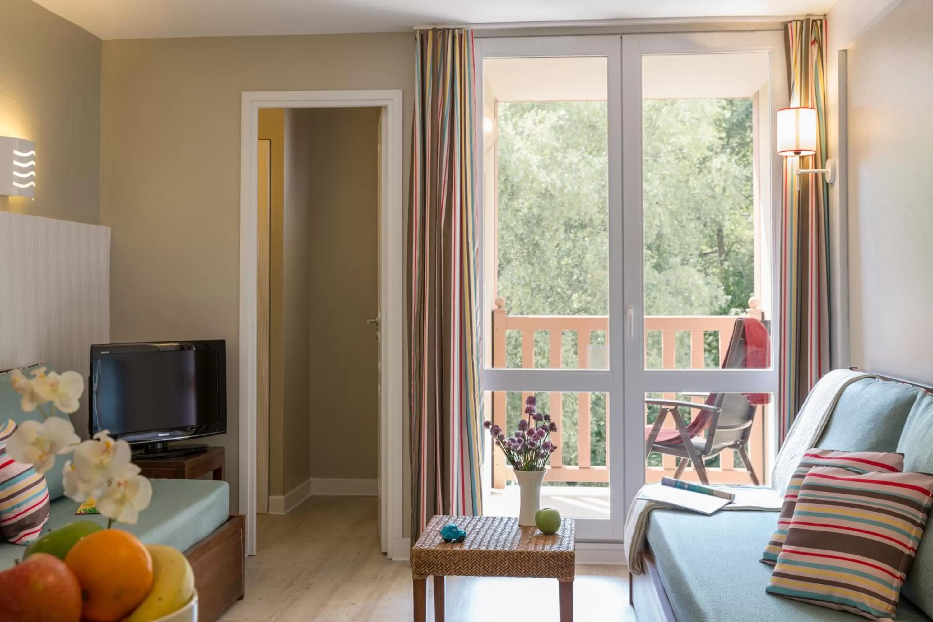 One-Bedroom Apartment with Sleeping Alcove and Terrace or Balcony (6 People) in Résidence Pierre & Vacances Les Jardins de la Côte d'Opale