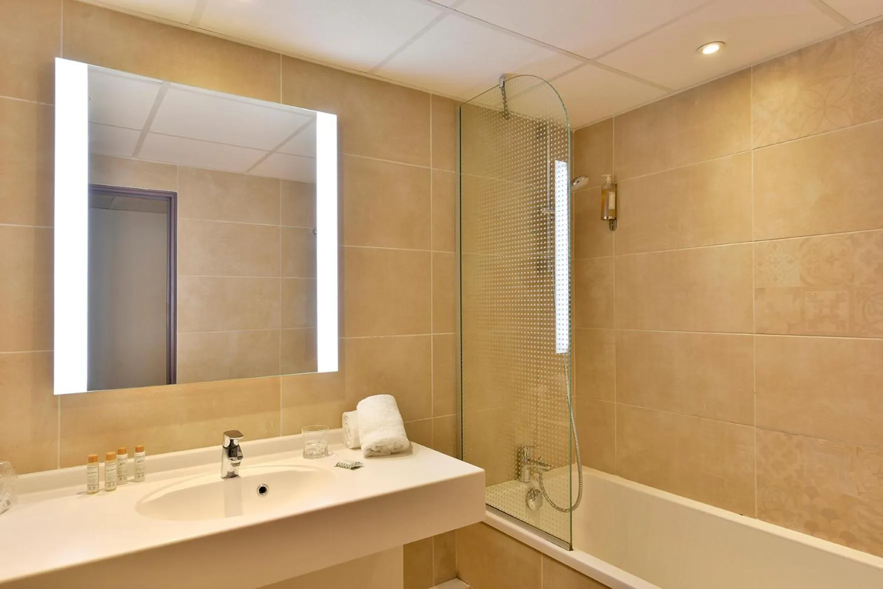 Family Room in Hôtel Arles Plaza