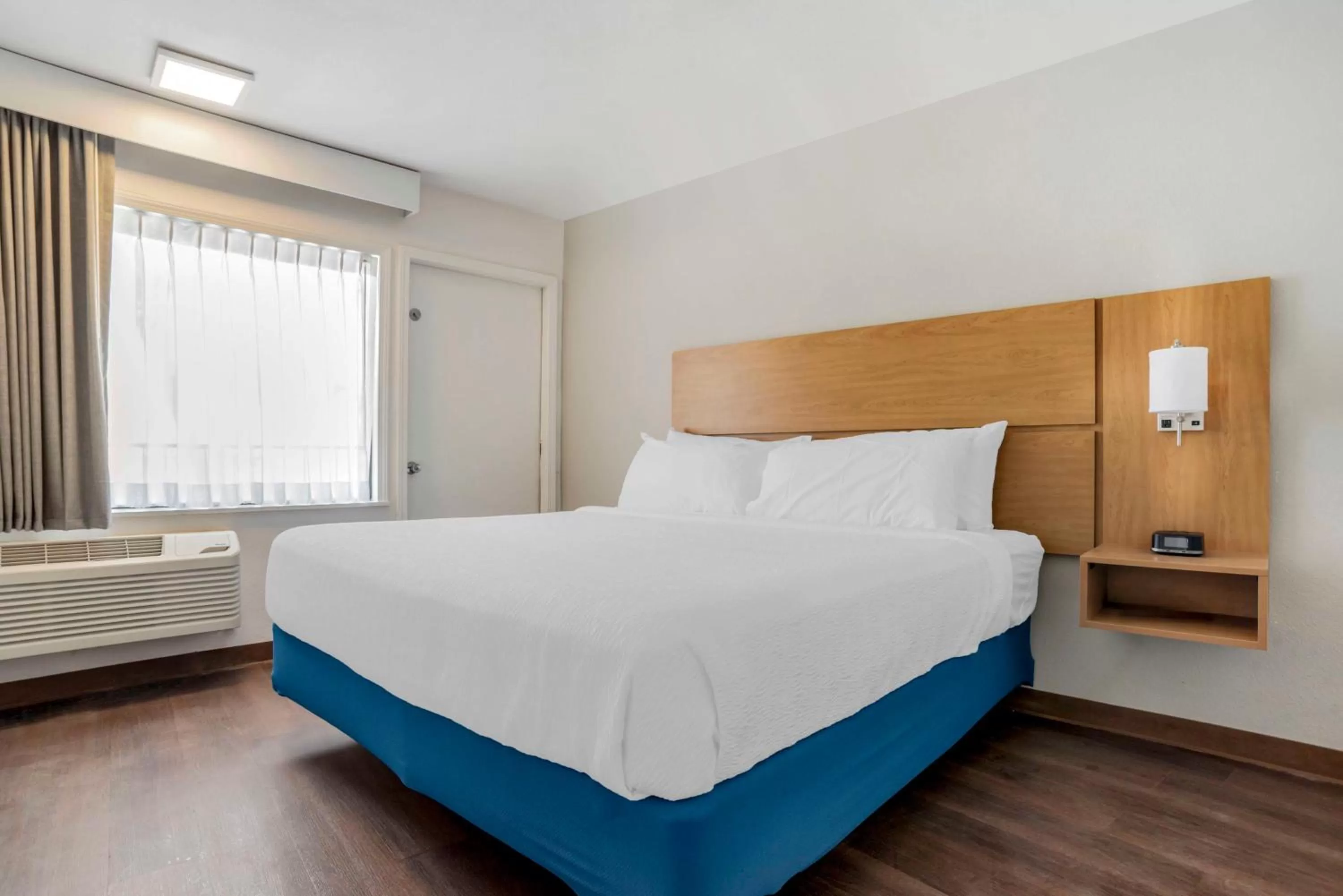 King Suite with Sofa Bed - Non-Smoking in Chateau Beachfront Hotel, a By the Sea Resort