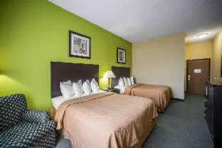 King Suite - Non Smoking in Quality Inn Litchfield Route 66