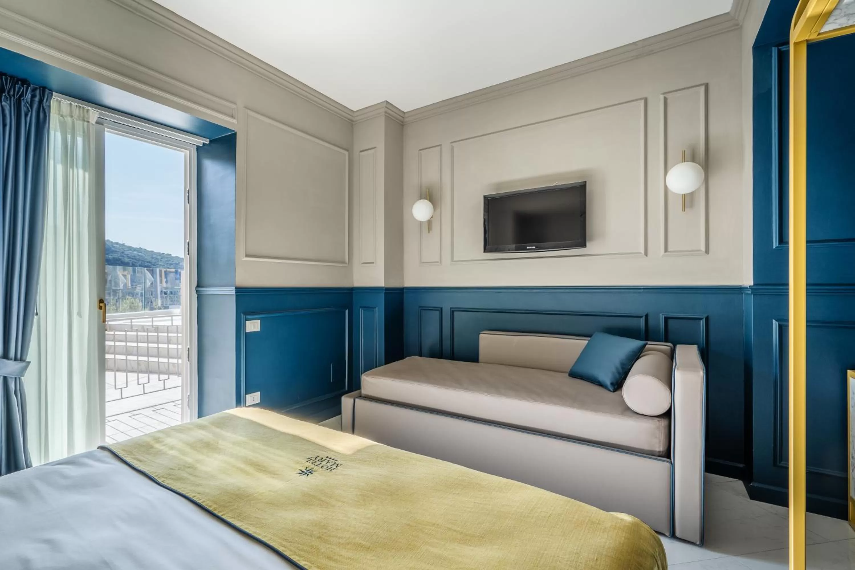 Deluxe Room with Pool View in Hotel Mary