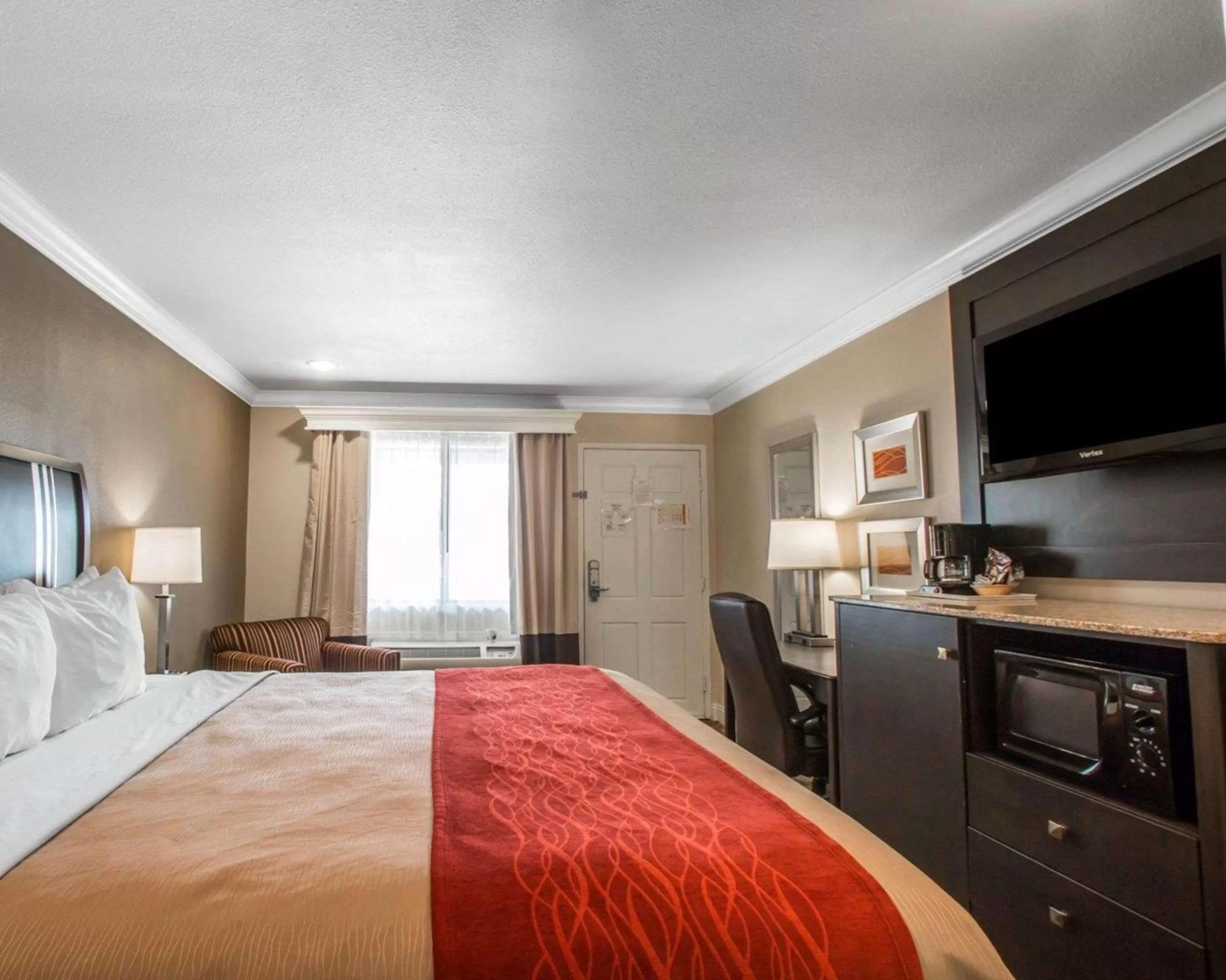 Standard Room, 1 King Bed, Non Smoking in Quality Inn Downey