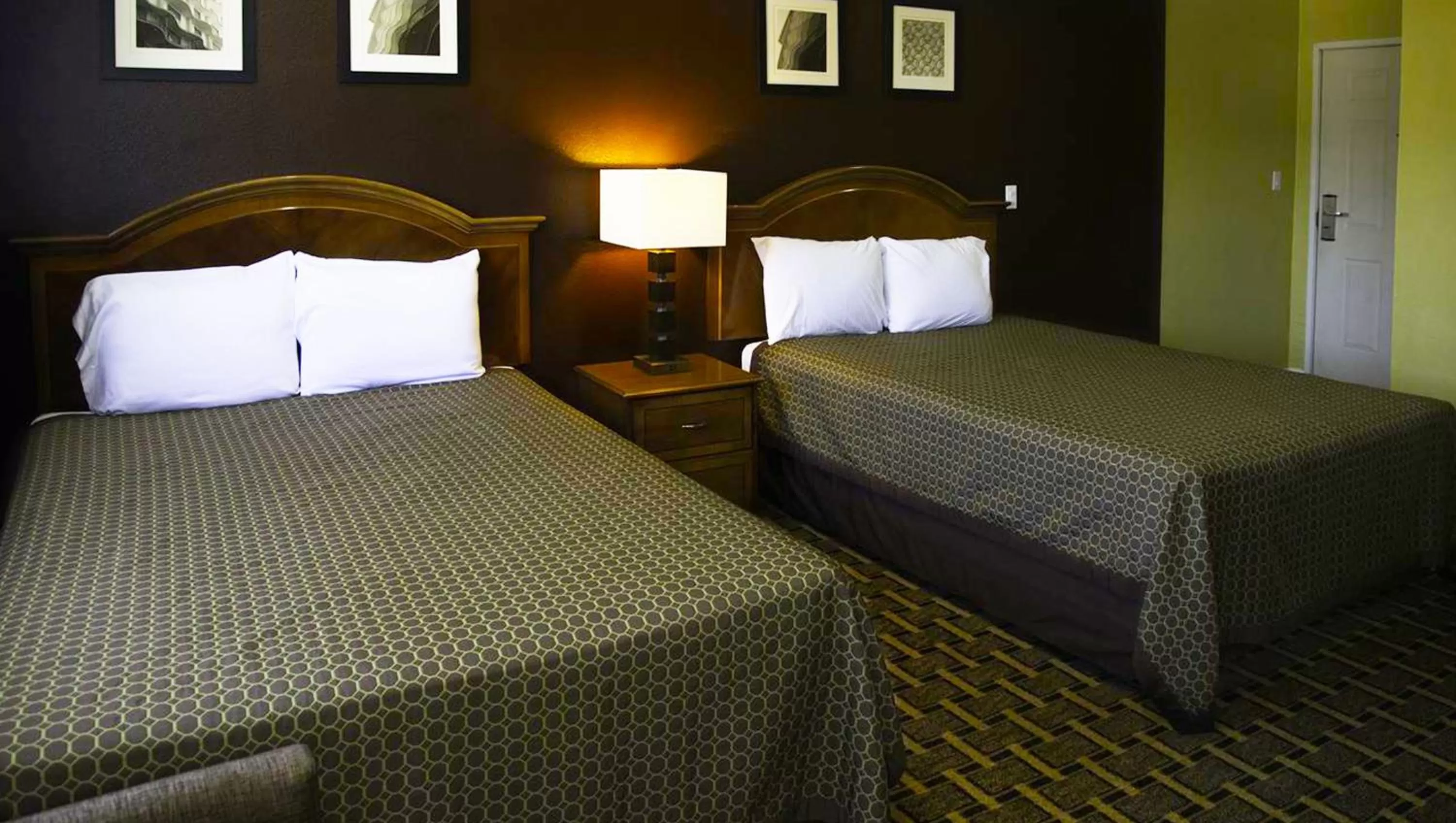 Queen Room with Two Queen Beds in Kings Motel Inglewood