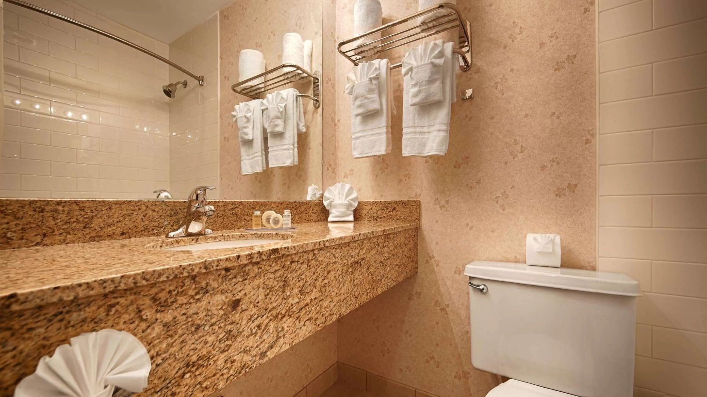 Queen Room with Kitchen - Non-Smoking in Lamplighter Inn & Suites at SDSU