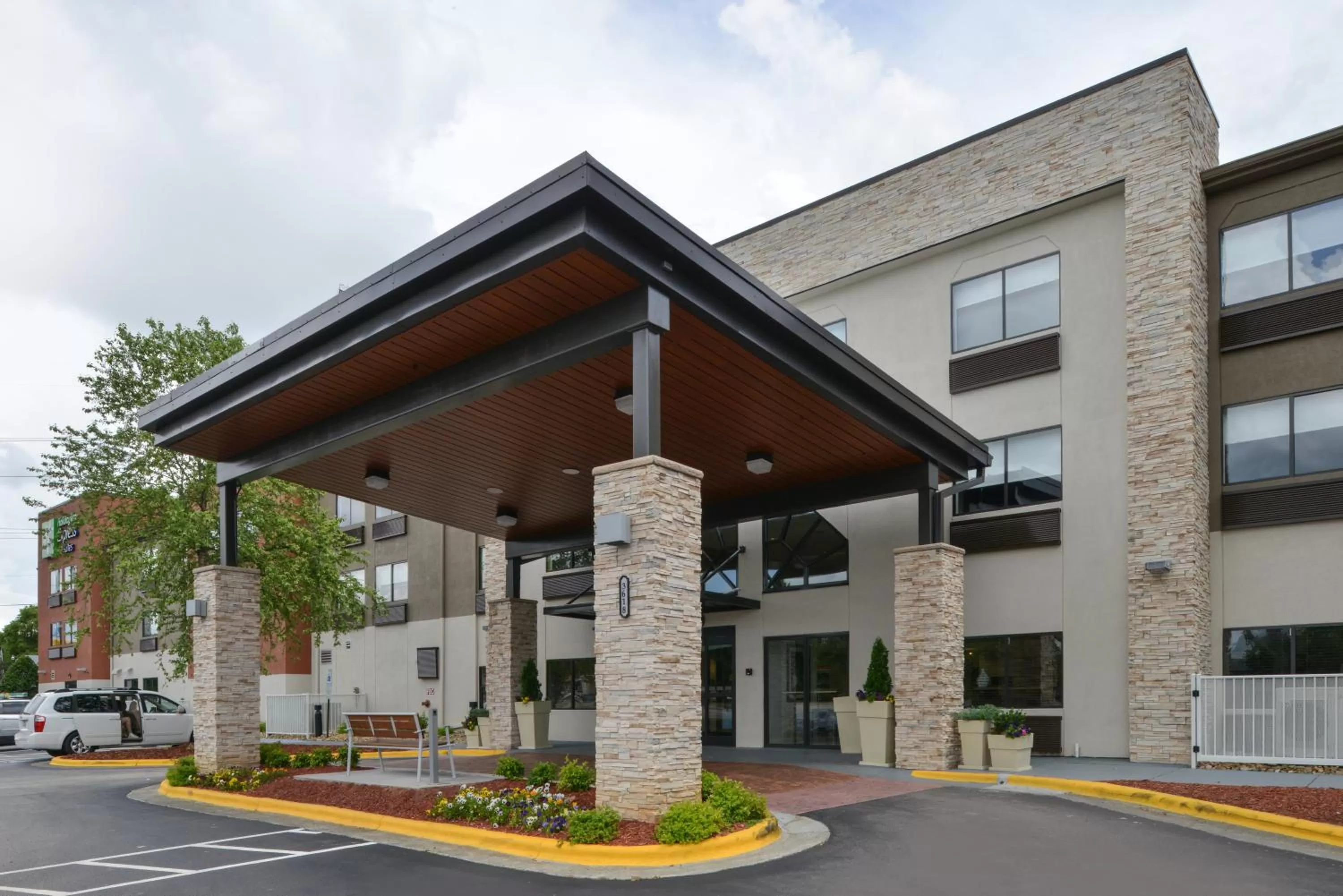 Holiday Inn Express & Suites Raleigh NE - Medical Ctr Area by IHG