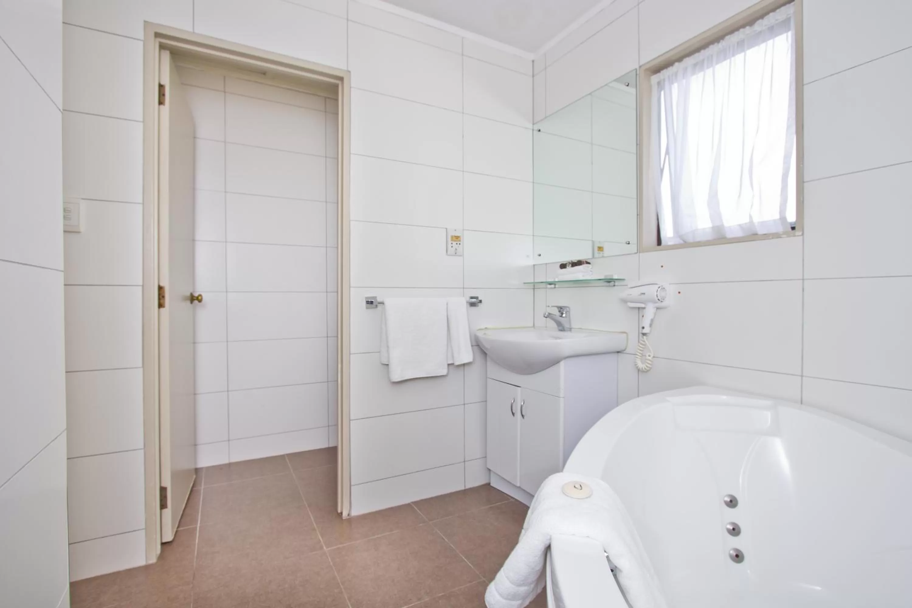 Family Loft with Spa Bath in Airport Manor Inn