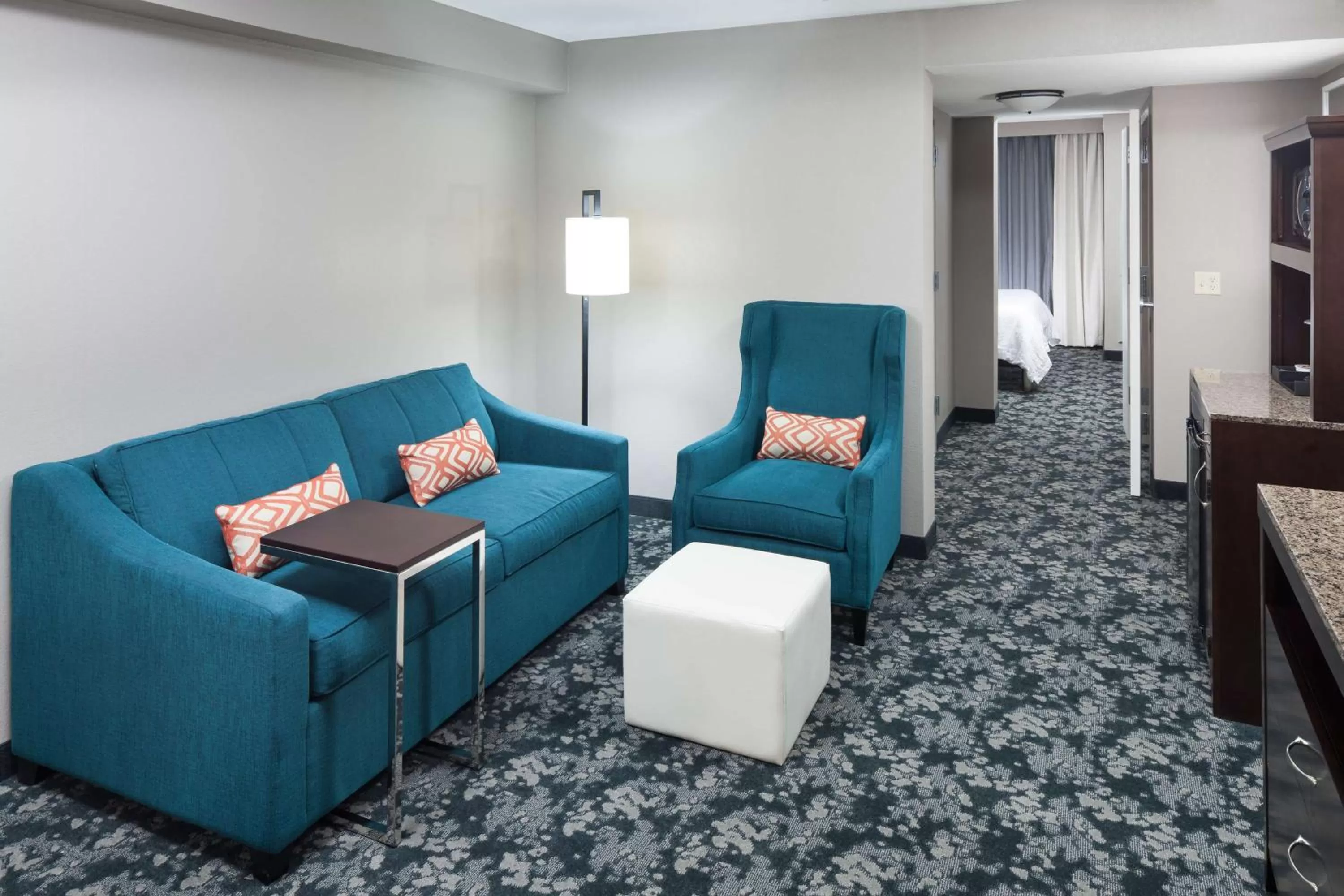Junior King Suite with Seating Area in Hilton Garden Inn Cincinnati/Mason