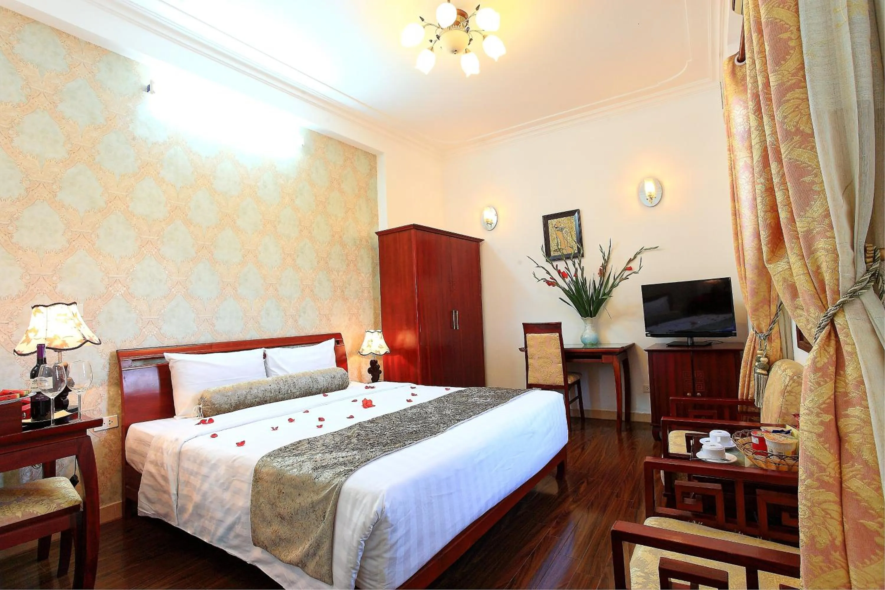 Superior Double Room in Hanoi Luxury Hotel