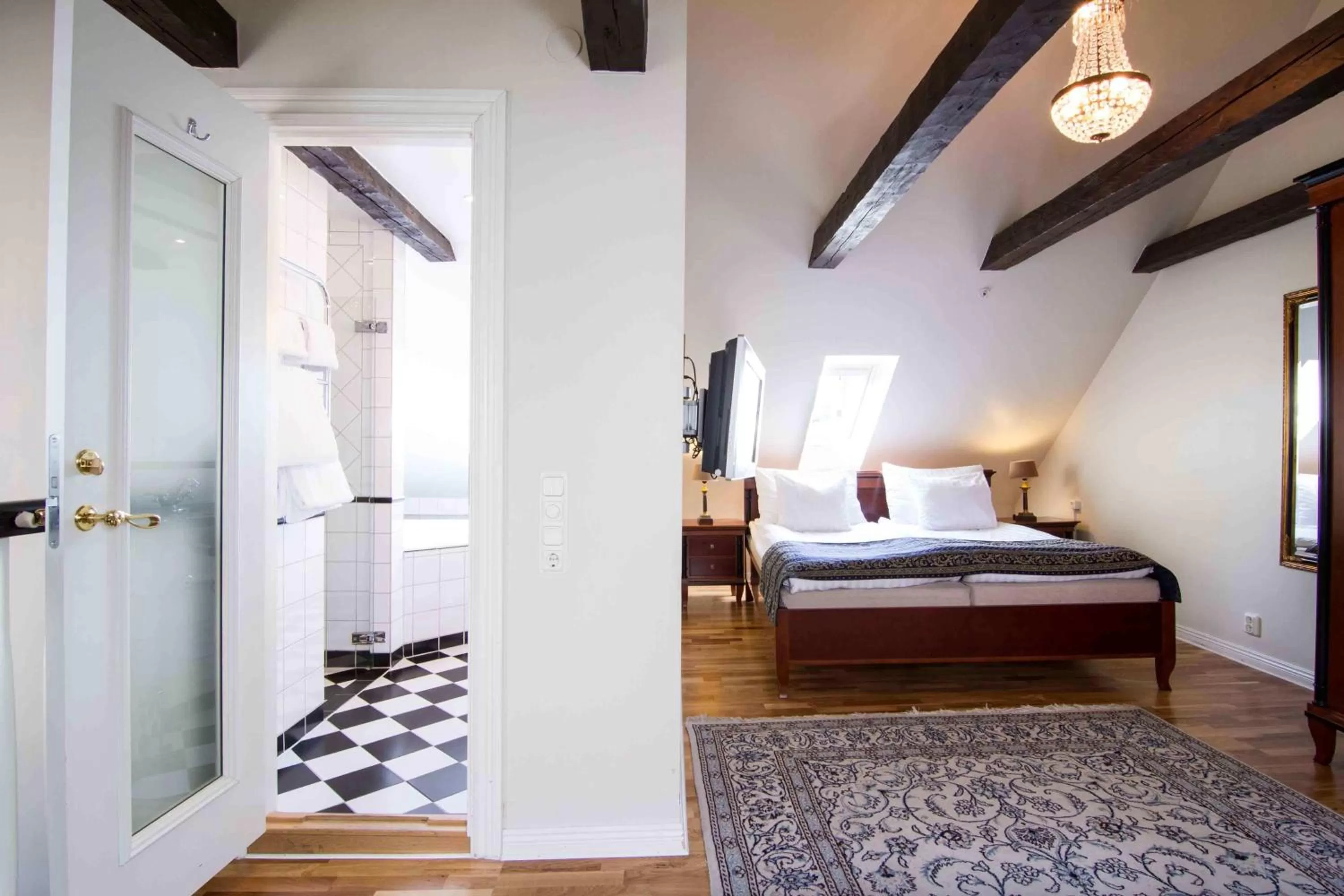 Mini Suite in Mayfair Hotel Tunneln