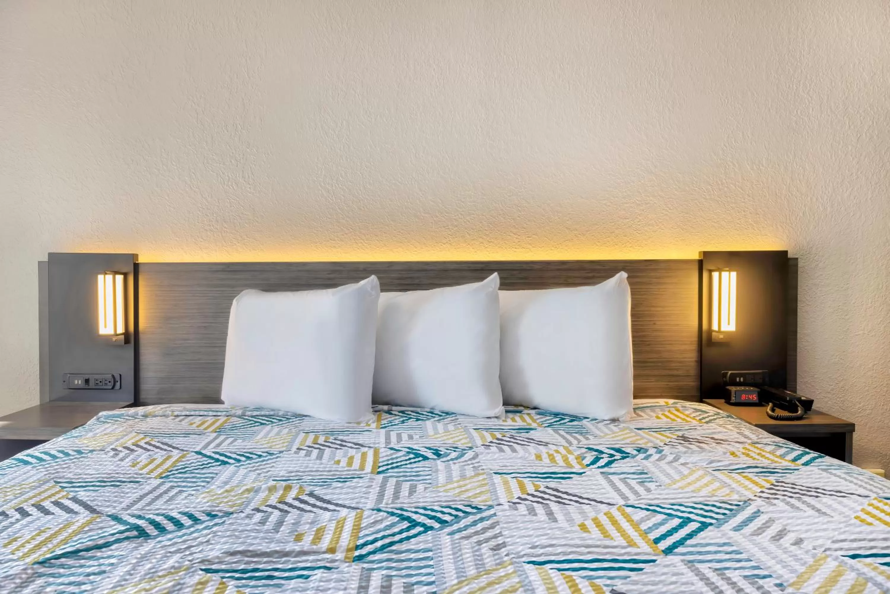 King Room - Non-Smoking in Studio 6 Effingham, IL