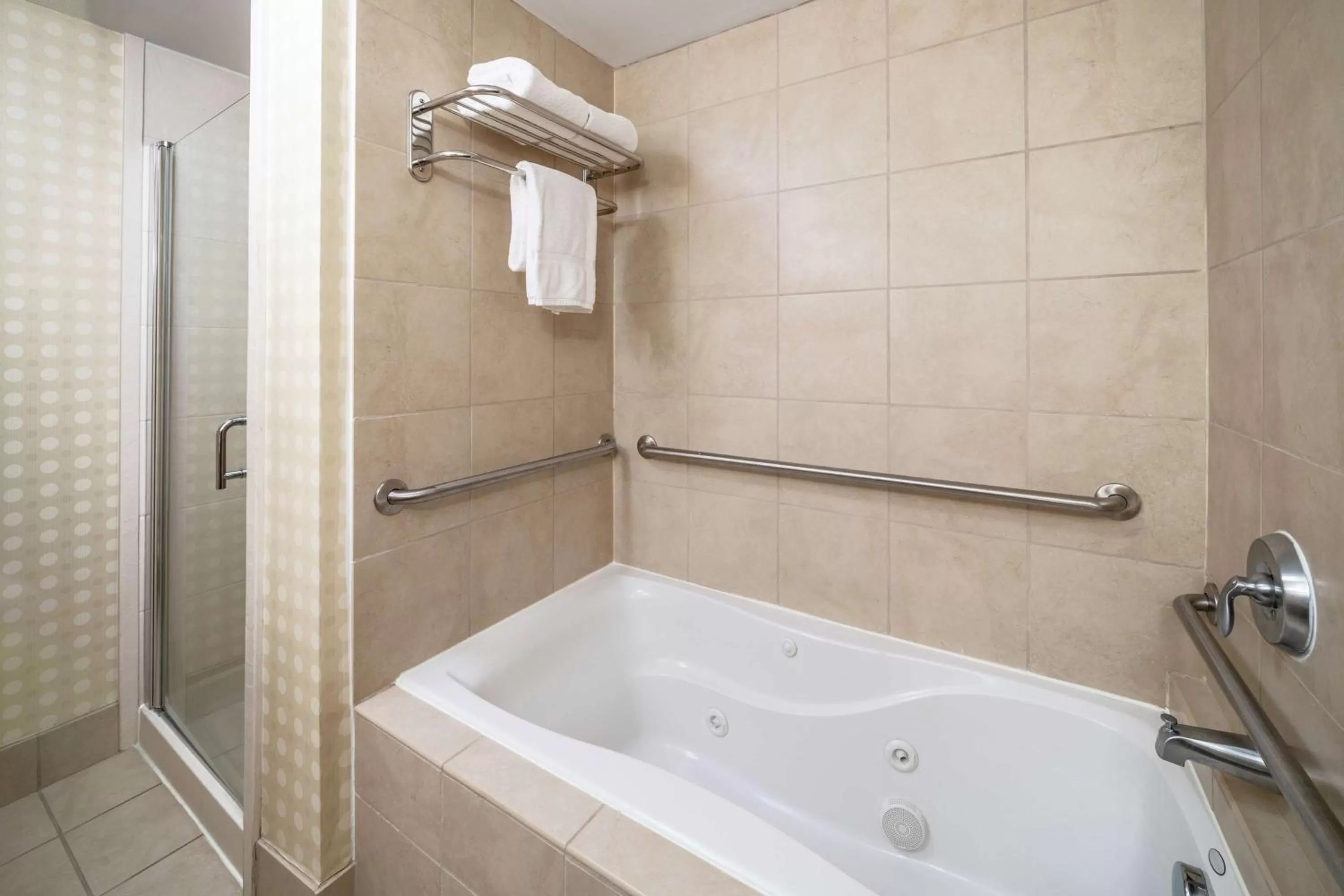 Deluxe King Room with Whirlpool Bath in Hilton Garden Inn Morgantown