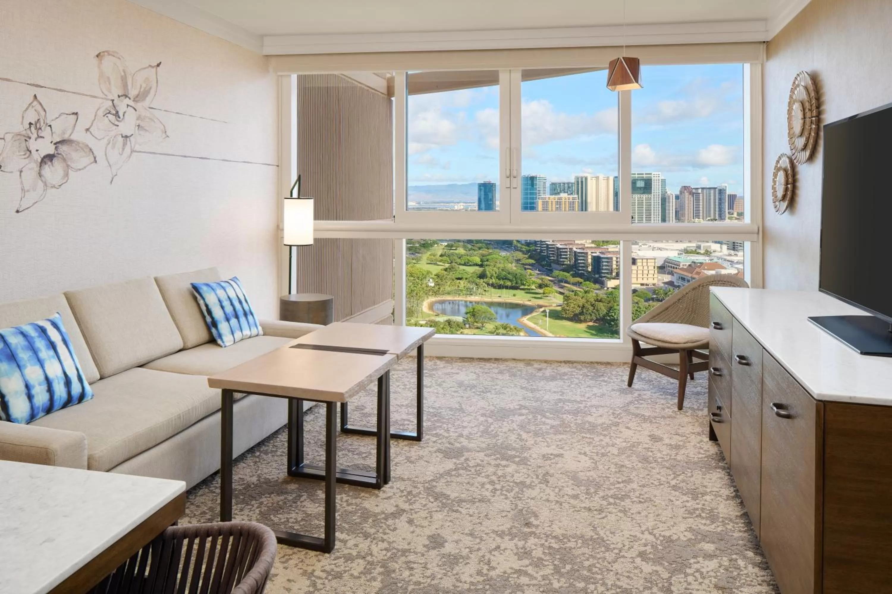 Ocean View Suite 1 Bedroom - King in Prince Waikiki