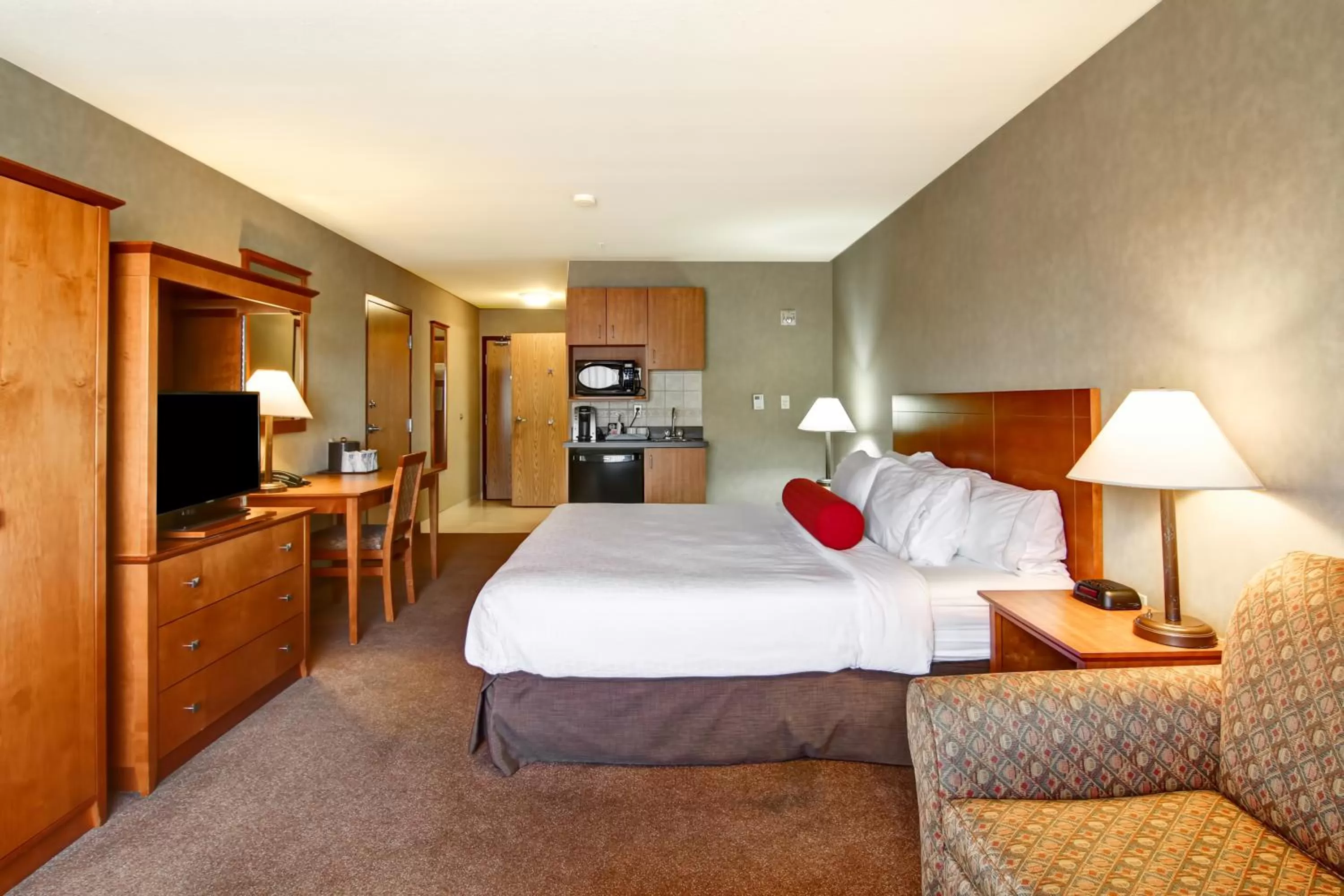 Deluxe King Room - Non-Smoking in Ramada by Wyndham Ponoka