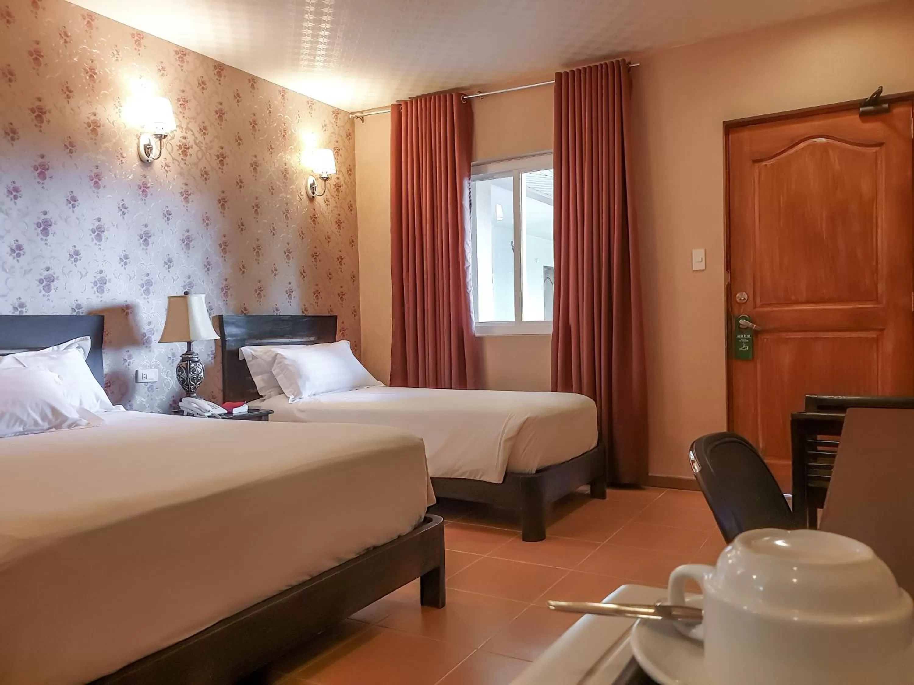 Deluxe Triple Room in Hanan Hotel Tagaytay - Formerly Tagaytay Wingate Manor