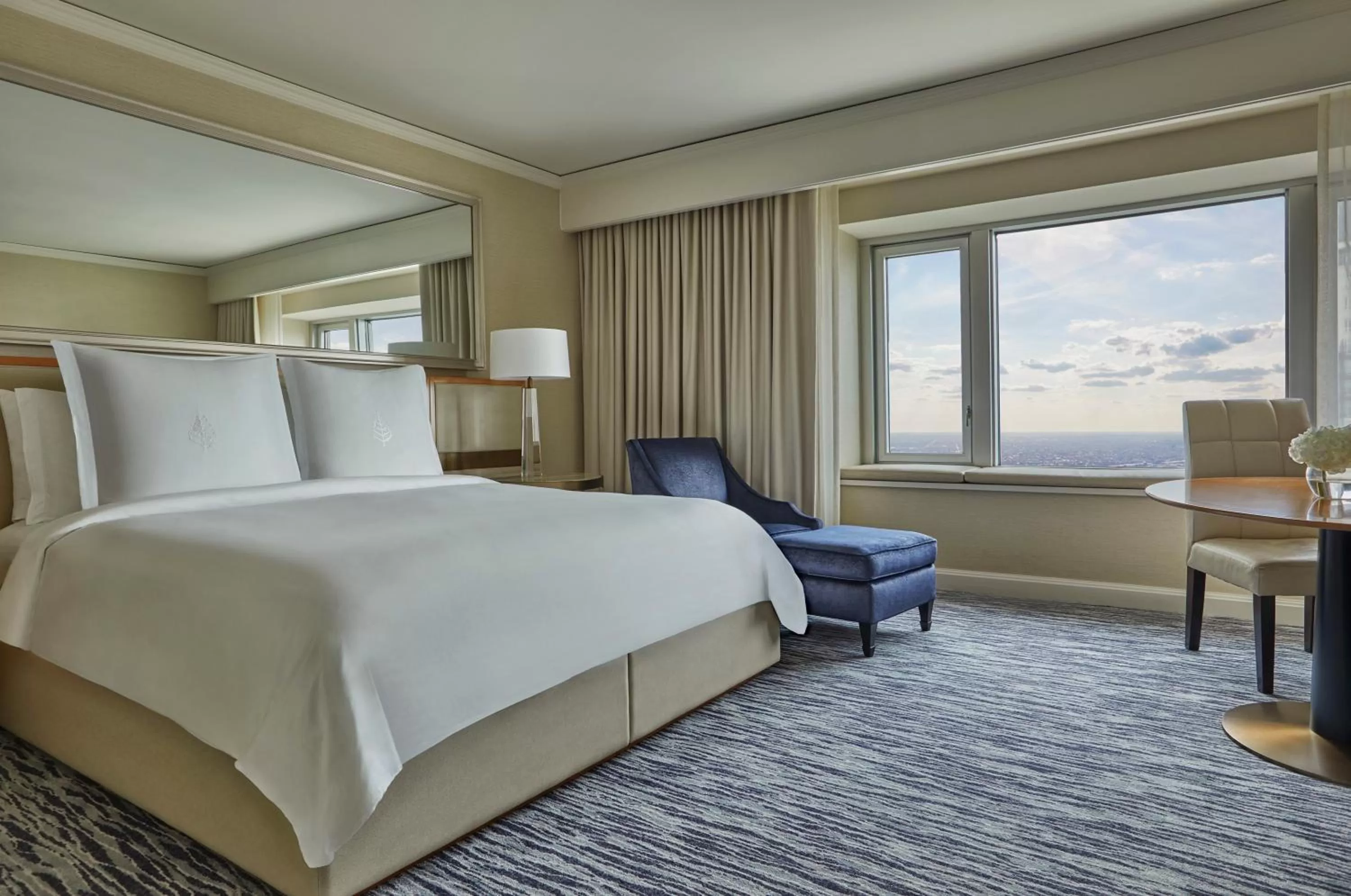 King Room with Lake View in Four Seasons Chicago