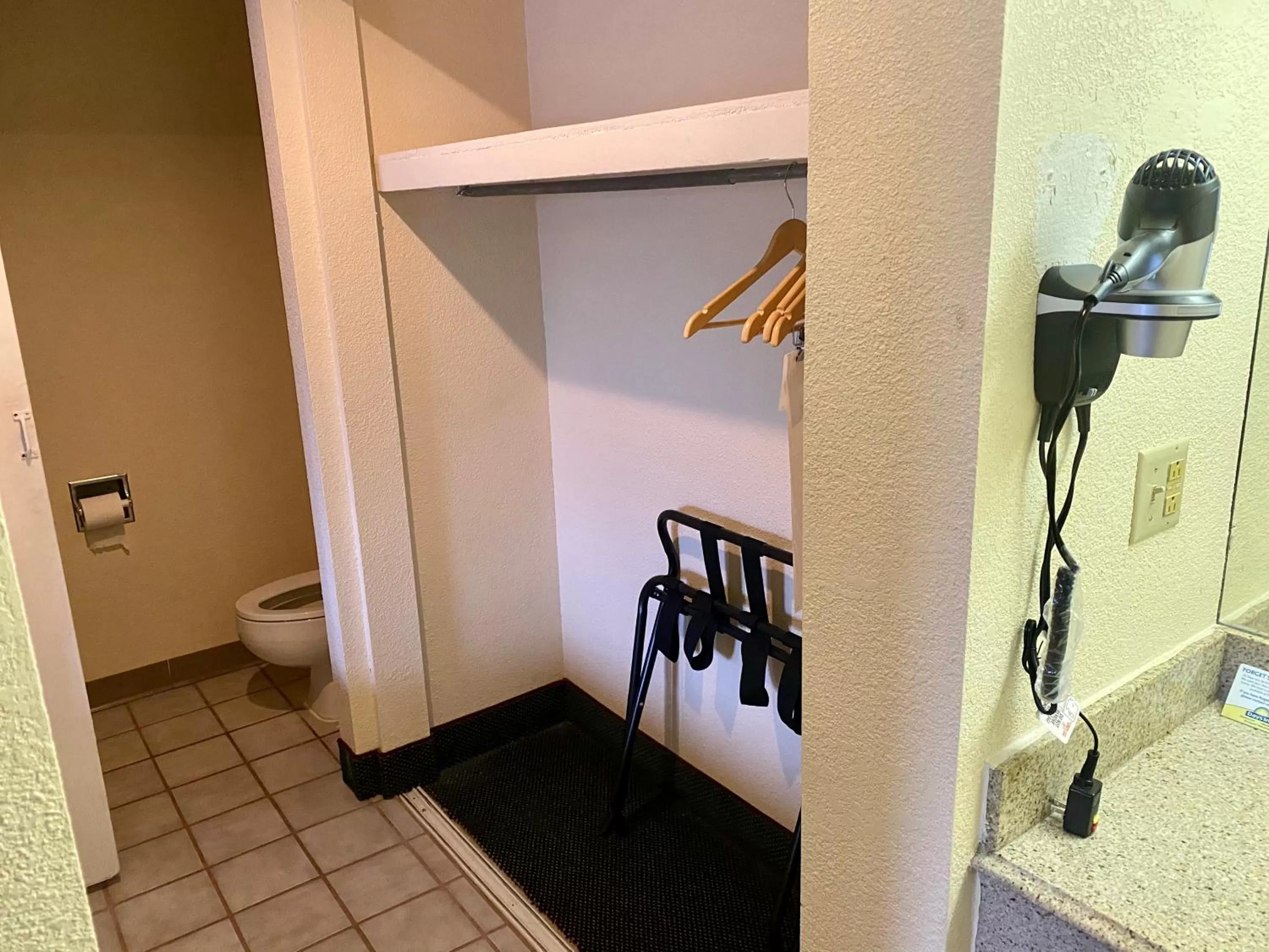 King Room - Disability Access/Smoking in Days Inn by Wyndham Morehead