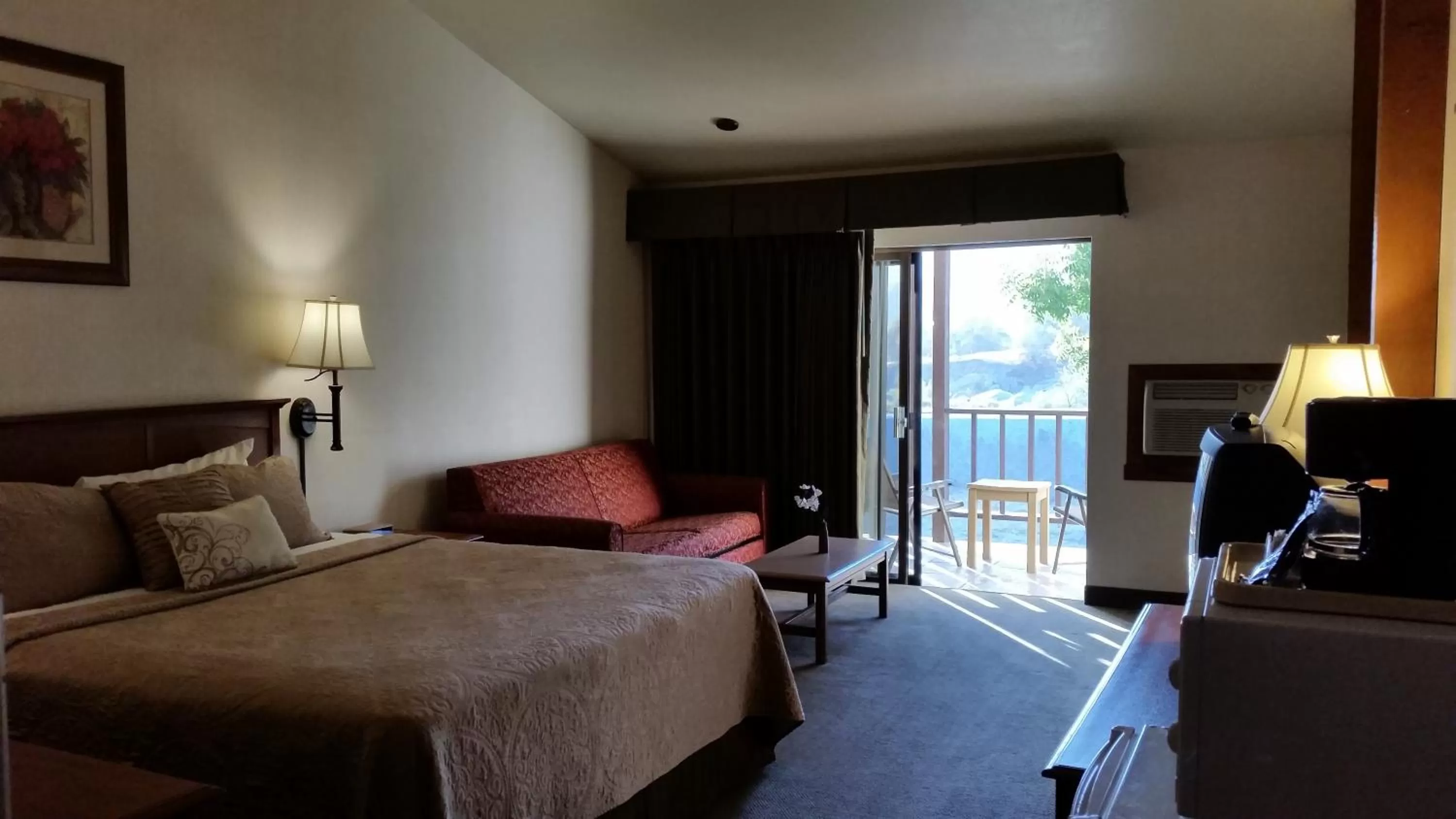 Deluxe King Room in Western Holiday Lodge