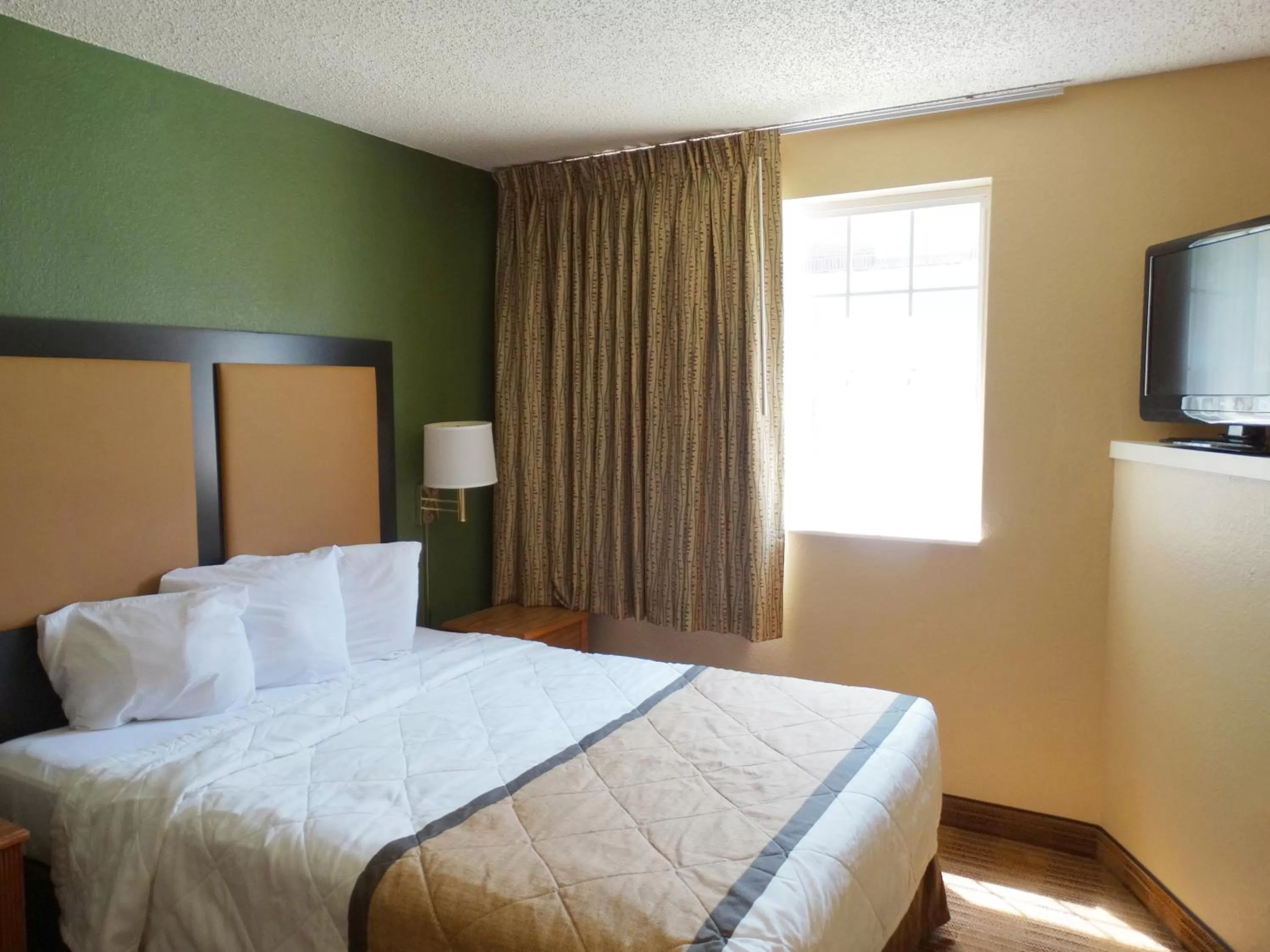 One Bedroom Suite with 1 Queen Bed - Non-Smoking in Extended Stay America Select Suites - Orlando - Lake Mary - 1040 Greenwood Blvd