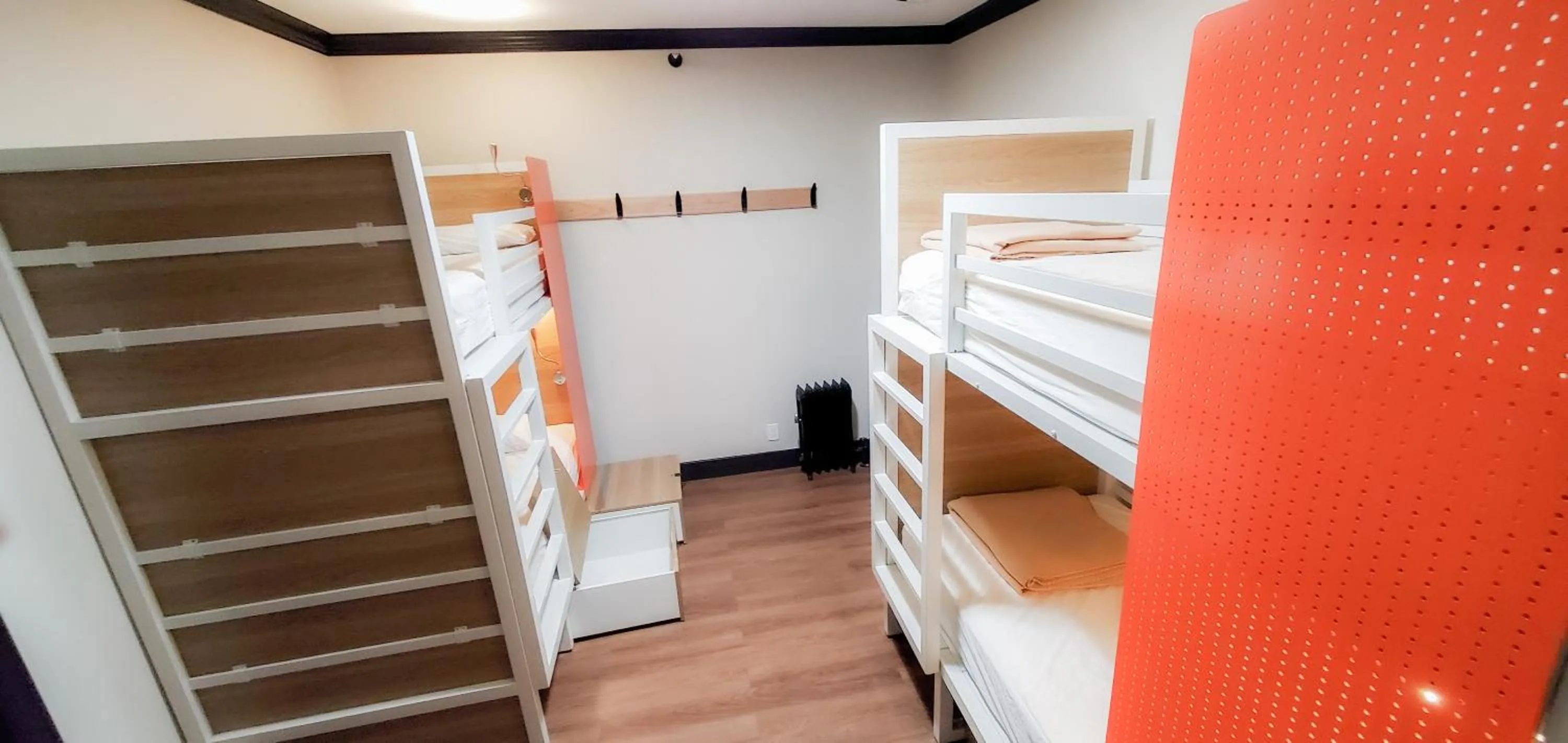 Bed in 4-Bed Mixed Dormitory Room - Private Bathroom in Amsterdam Hostel