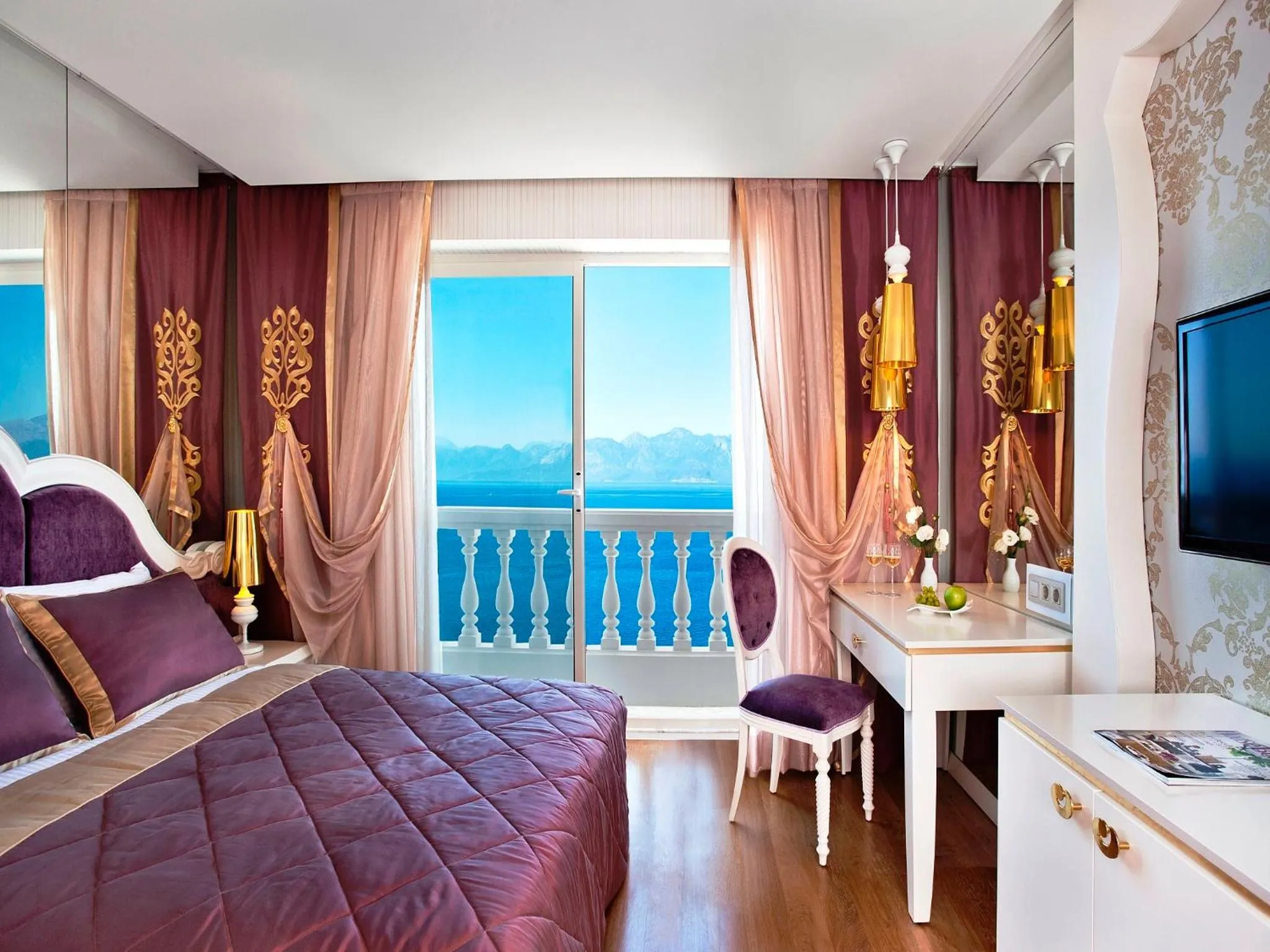 Deluxe Double Room with Sea View in La Boutique Hotel & Suites