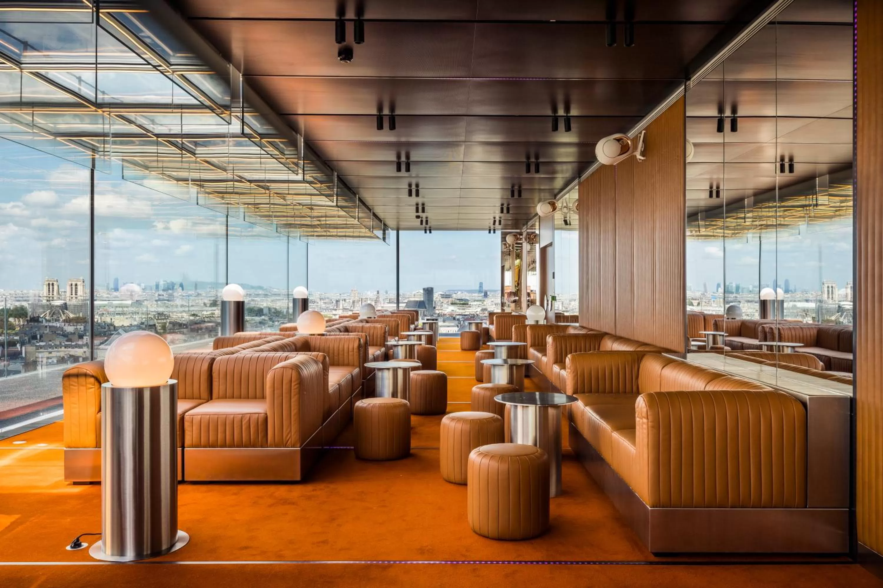 Nightclub / DJ in SO/ Paris Hotel