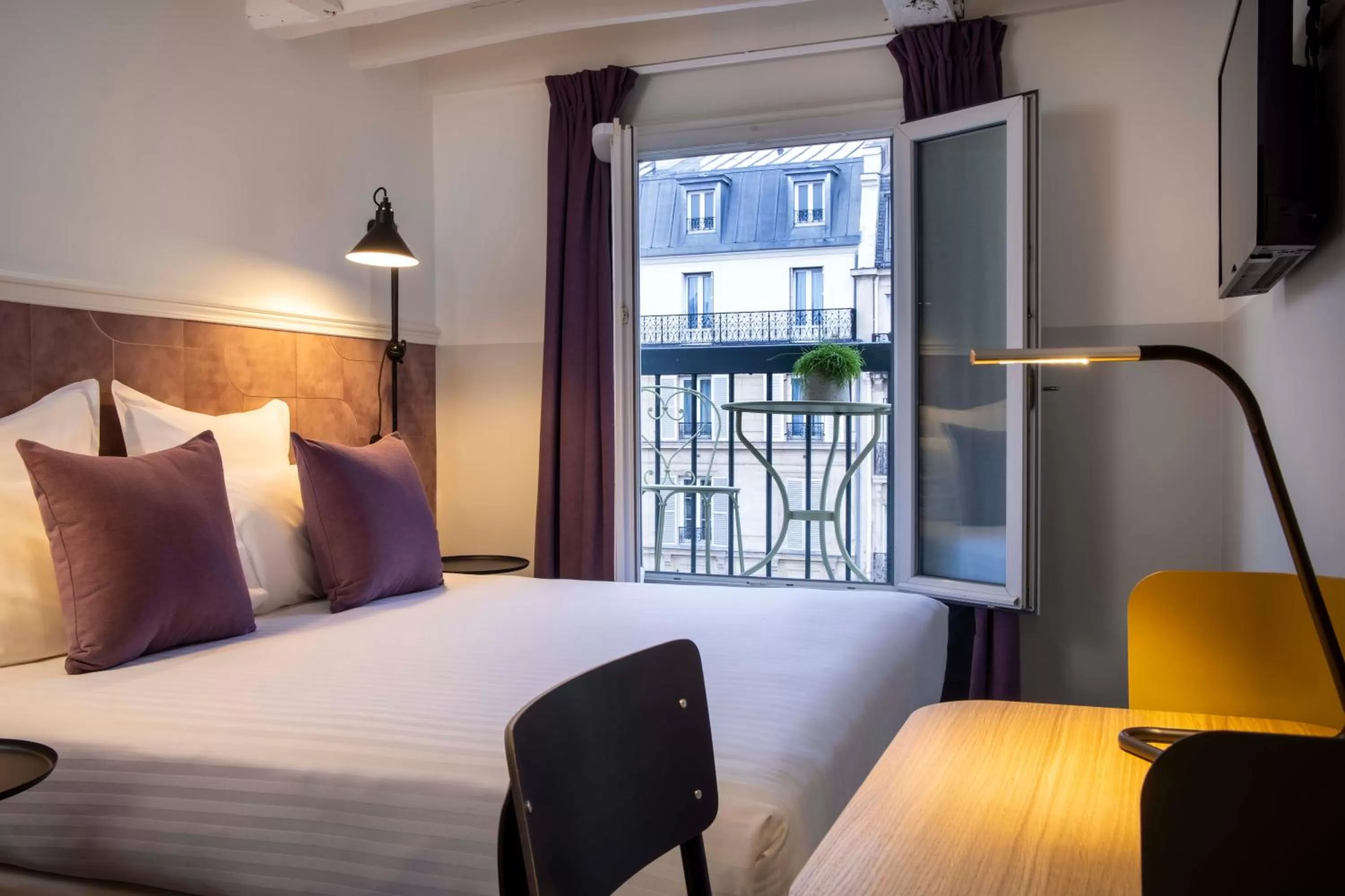 Double Room in Hôtel Des Mines