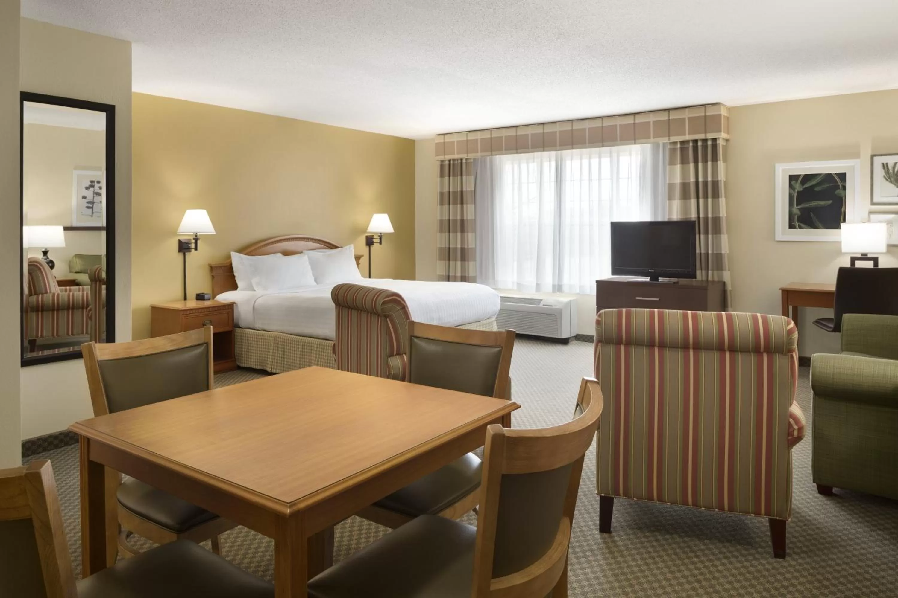 King Room with Sofa Bed and Kitchenette in Country Inn & Suites by Radisson, Grinnell, IA
