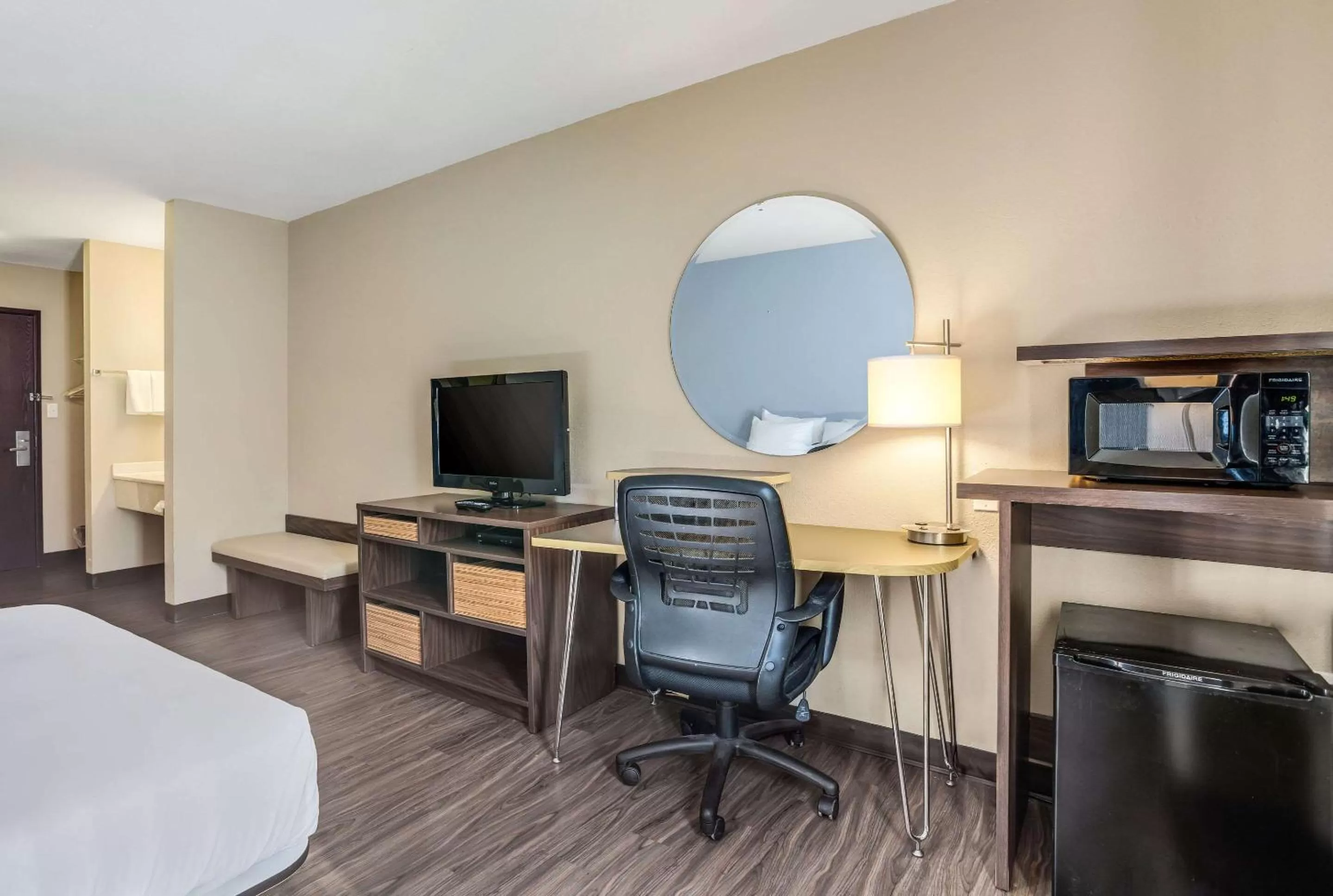 Standard Queen Room - Non Smoking in Quality Inn Calvert City - Paducah East