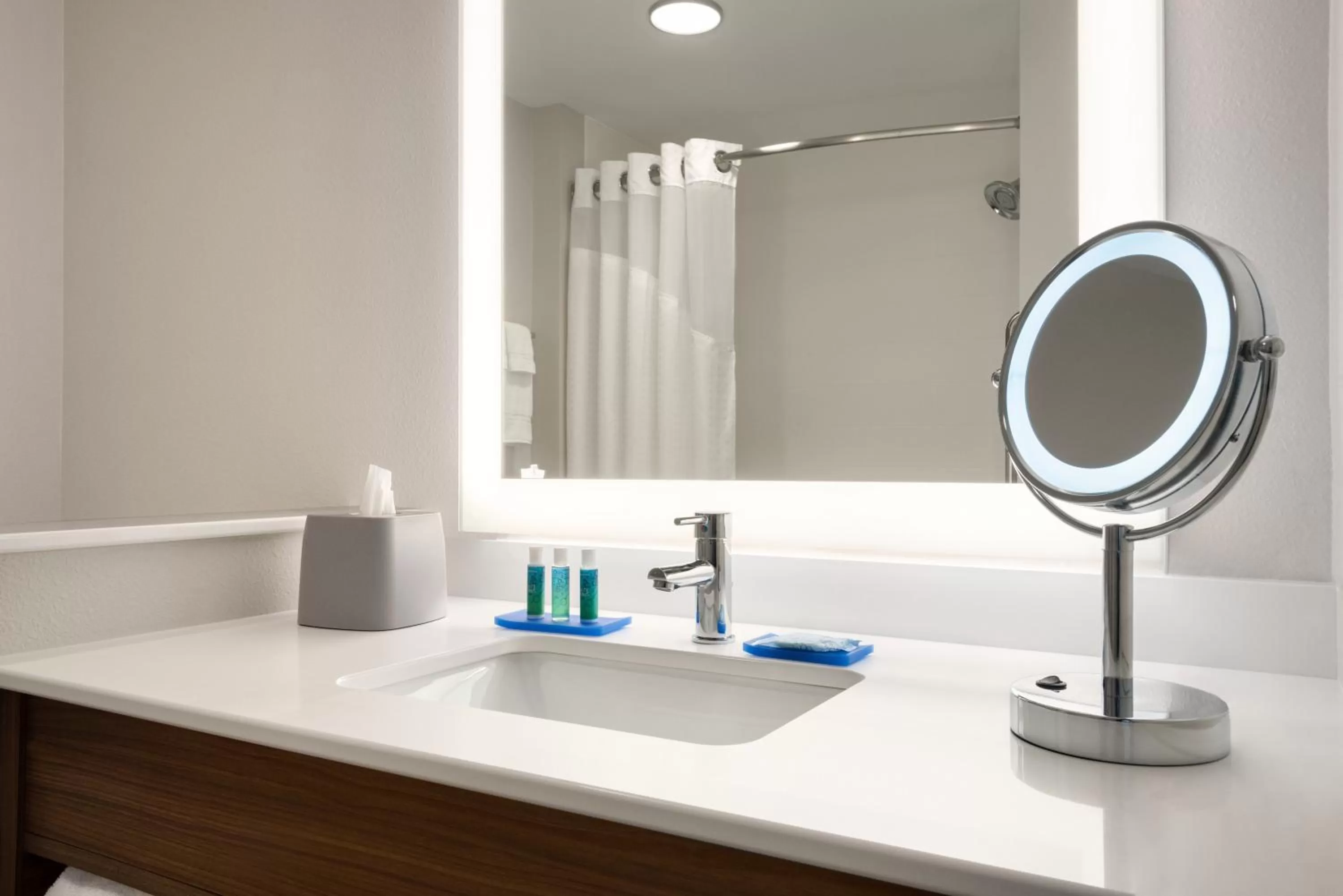 Standard King Room in Holiday Inn Express & Suites - West Des Moines - Jordan Creek by IHG