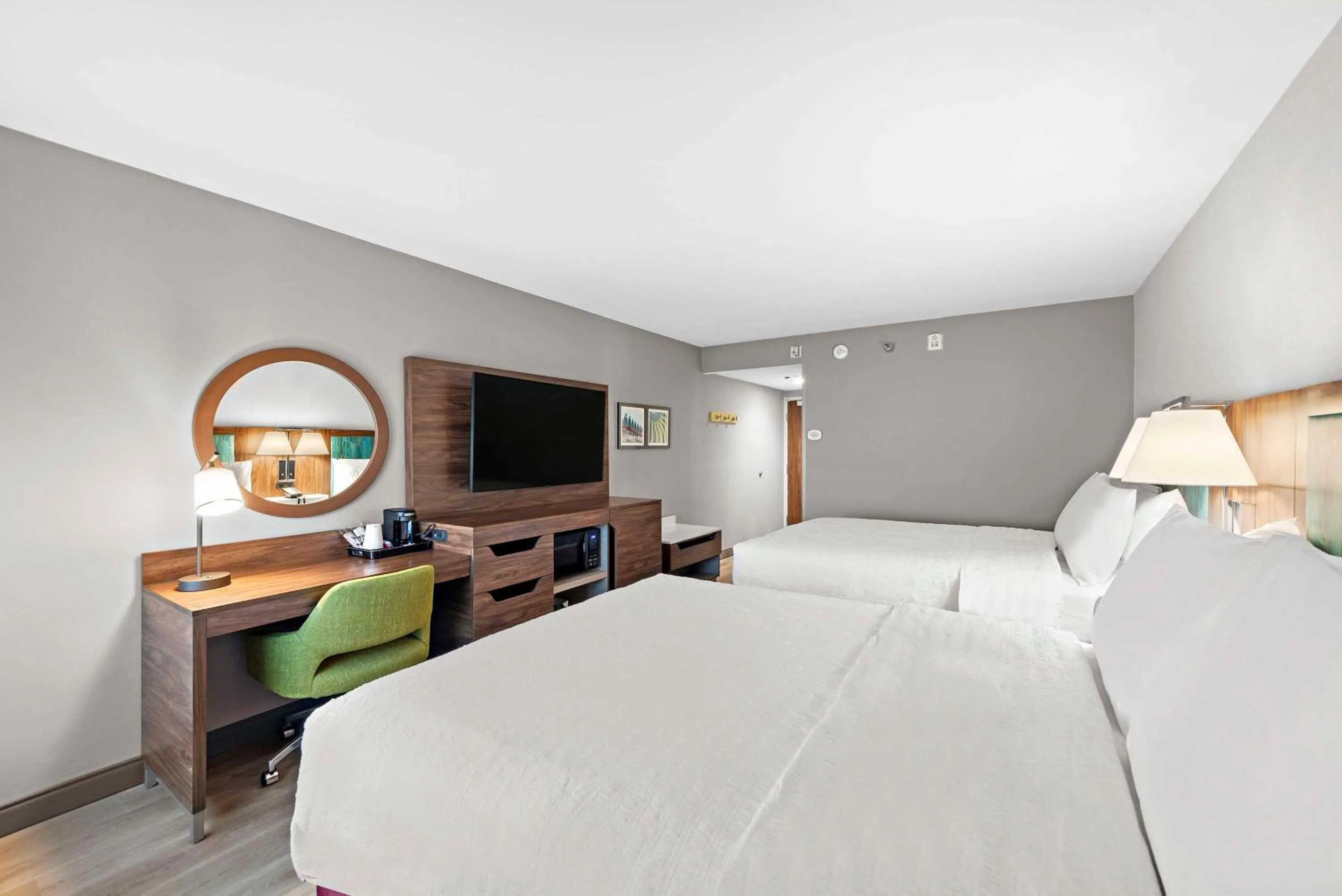 Queen Room with Two Queen Beds - Hearing Access in Hampton Inn Los Angeles Airport