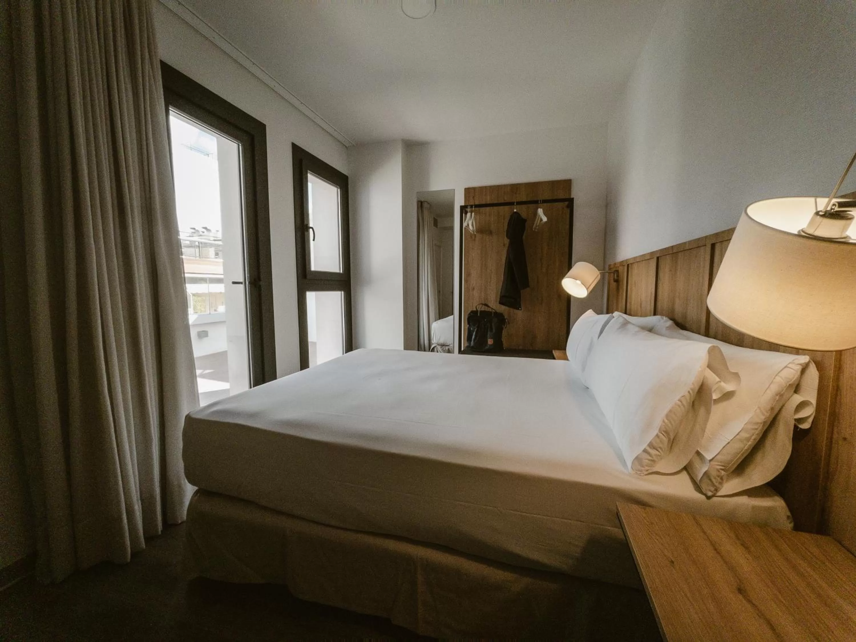 Deluxe Double Room with Balcony in Petit Palace Vargas