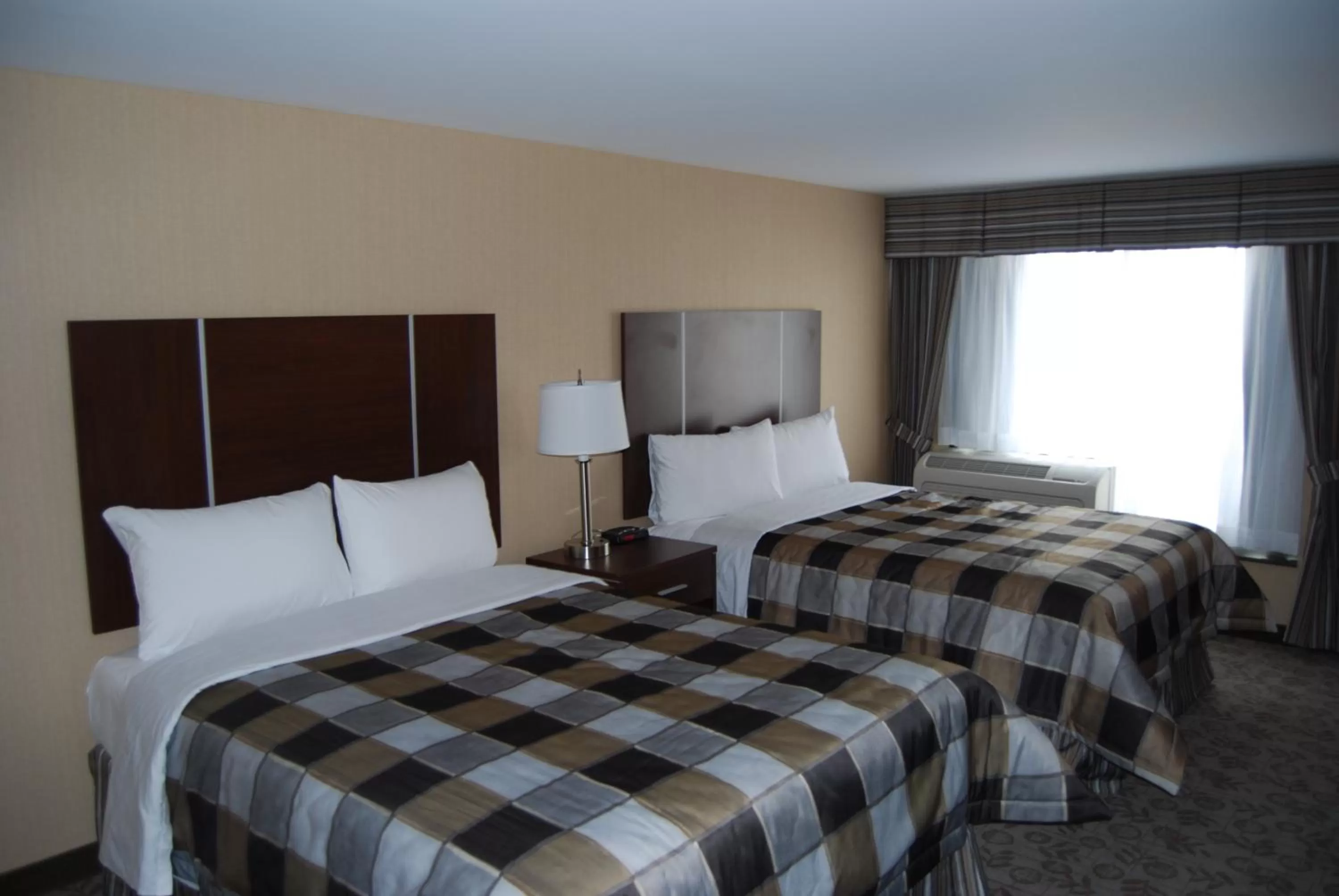 Queen Room with Two Queen Beds - Non-Smoking in Days Inn by Wyndham Brampton