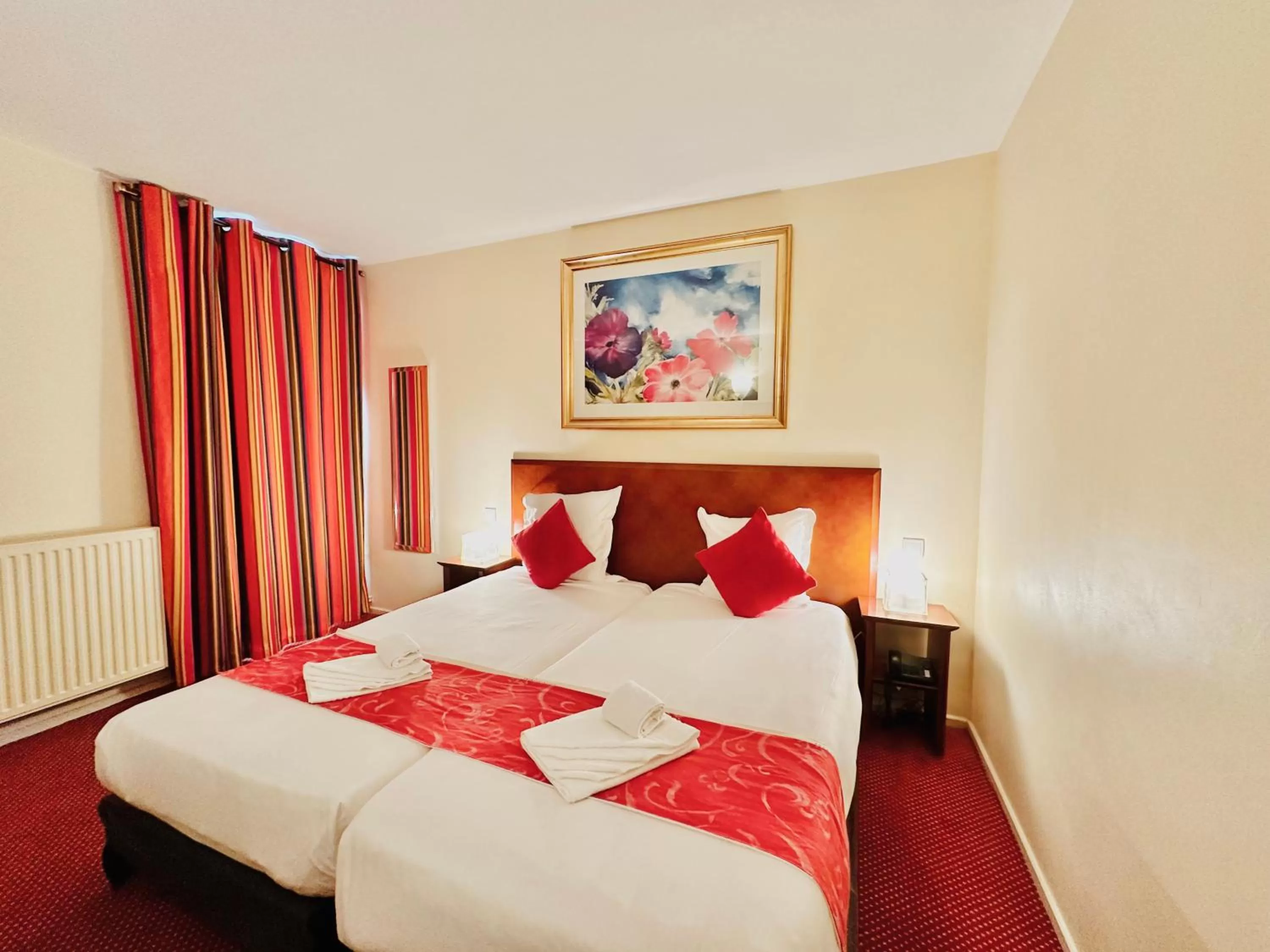 Twin Room in Hotel Bellevue Montmartre