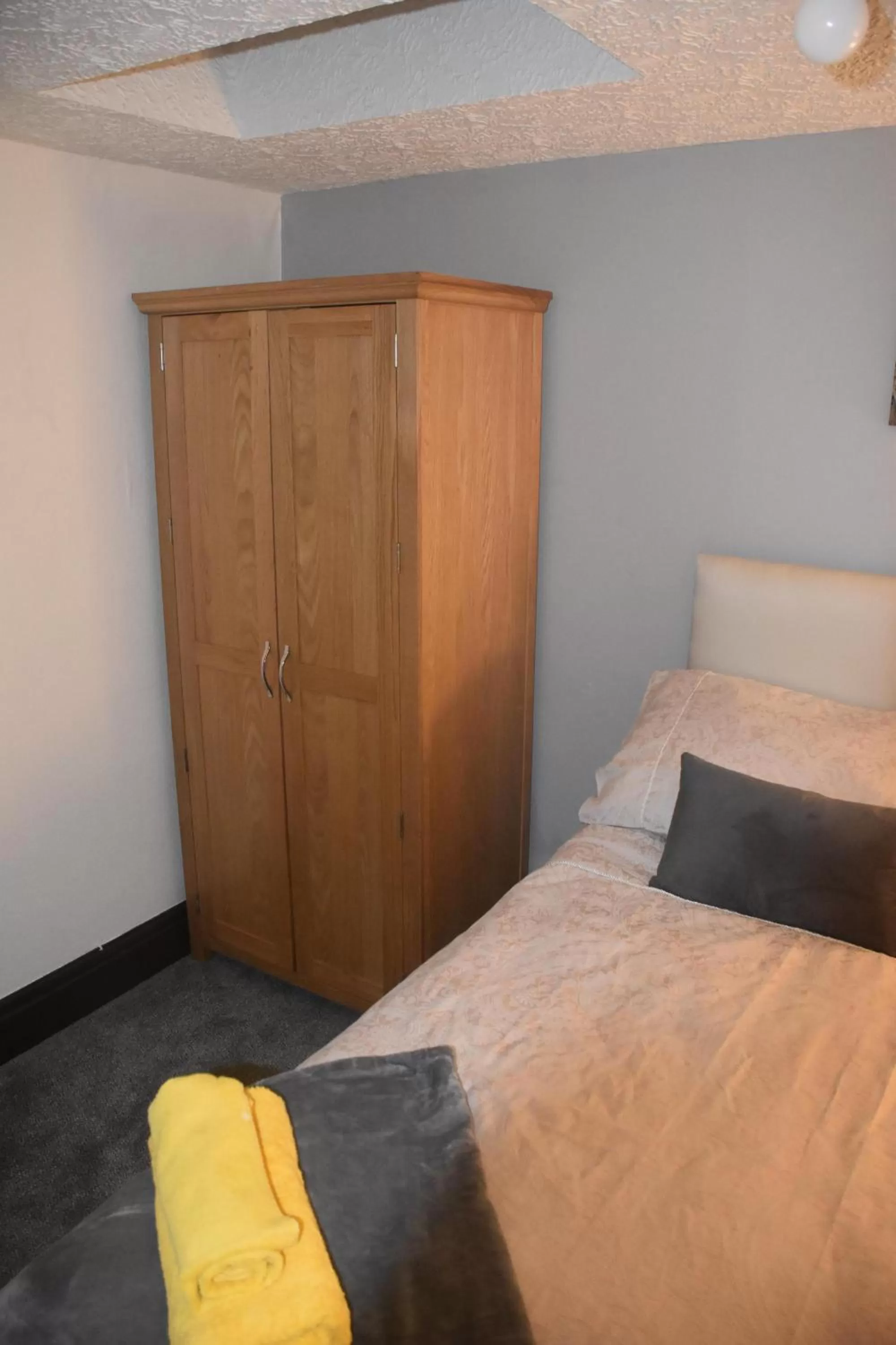 Twin Room with Shower in The Old Silent Inn