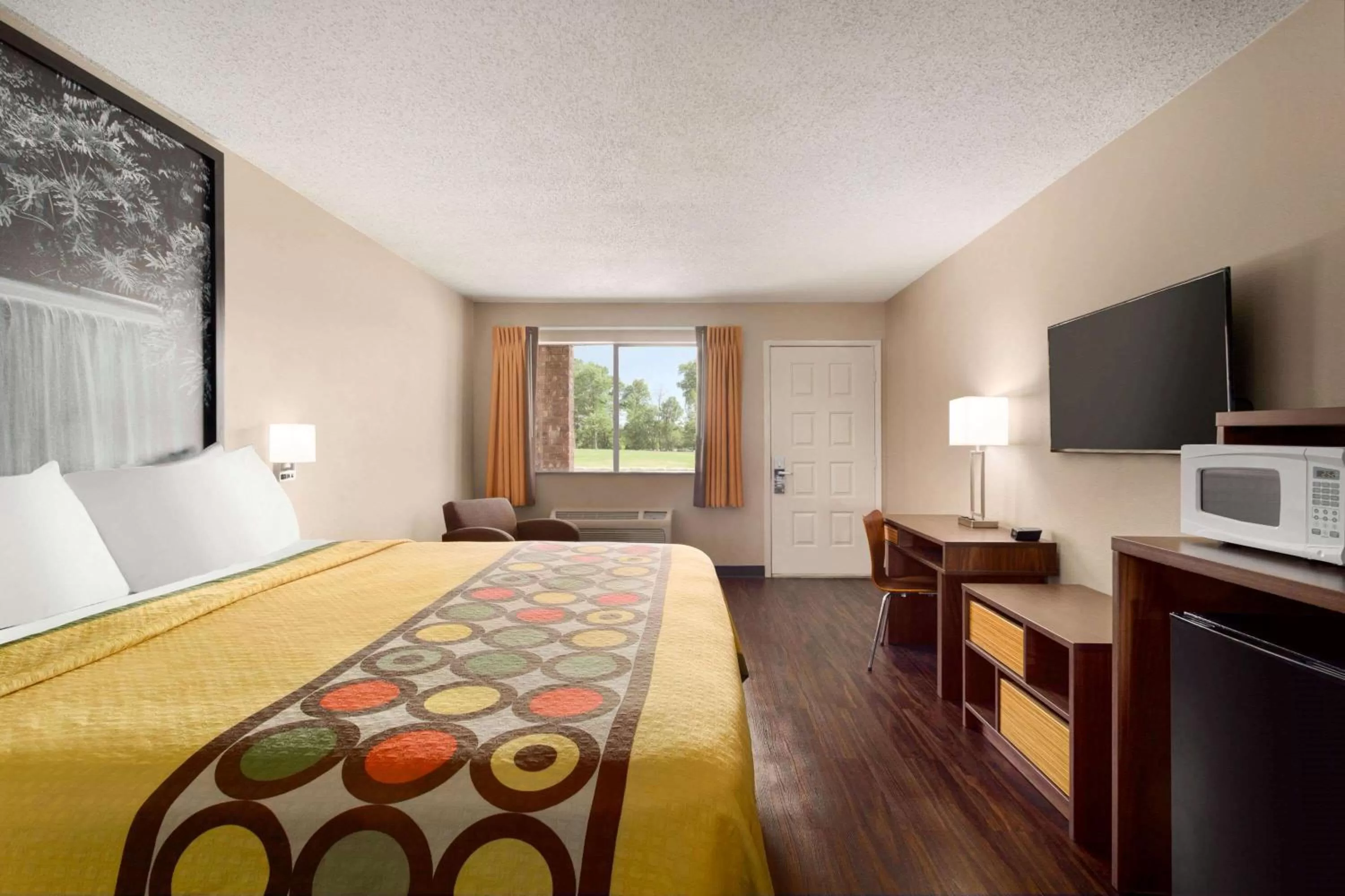 King Room - Smoking  in Super 8 by Wyndham Universal City