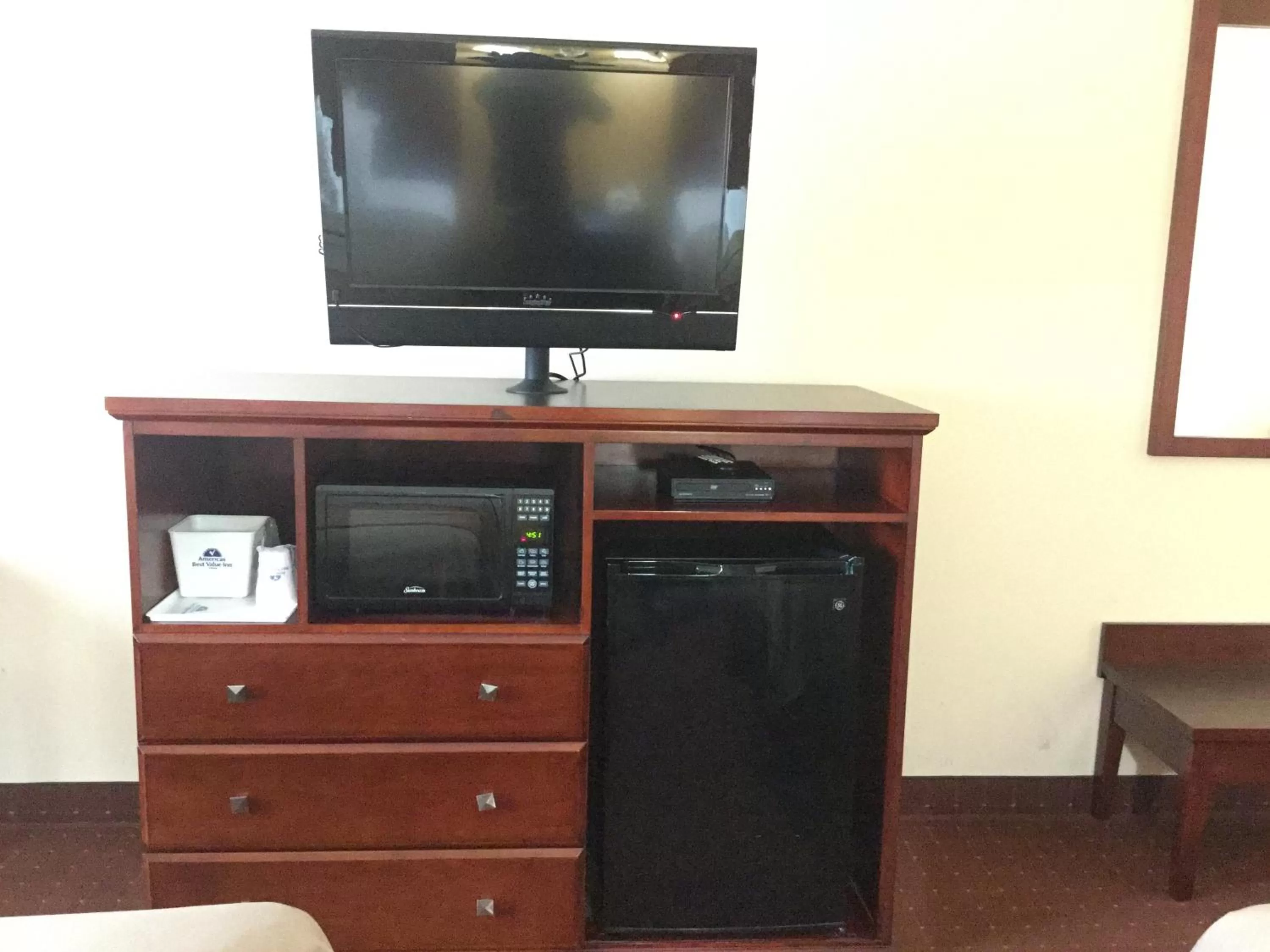 Deluxe Queen Room in Americas Best Value Inn Saint Robert/Fort Leonard Wood