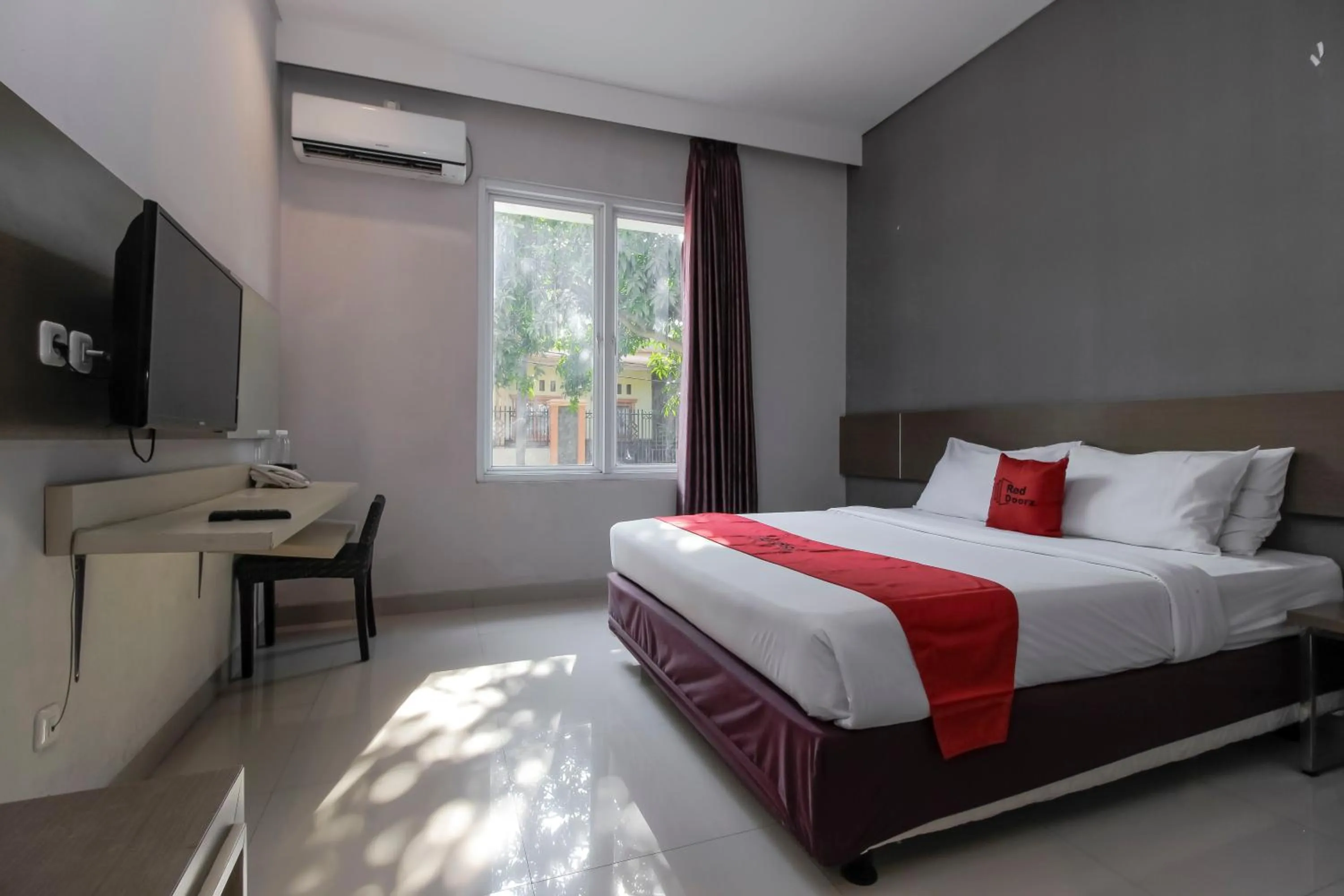 Double Room in RedDoorz near Goa Sunyaragi