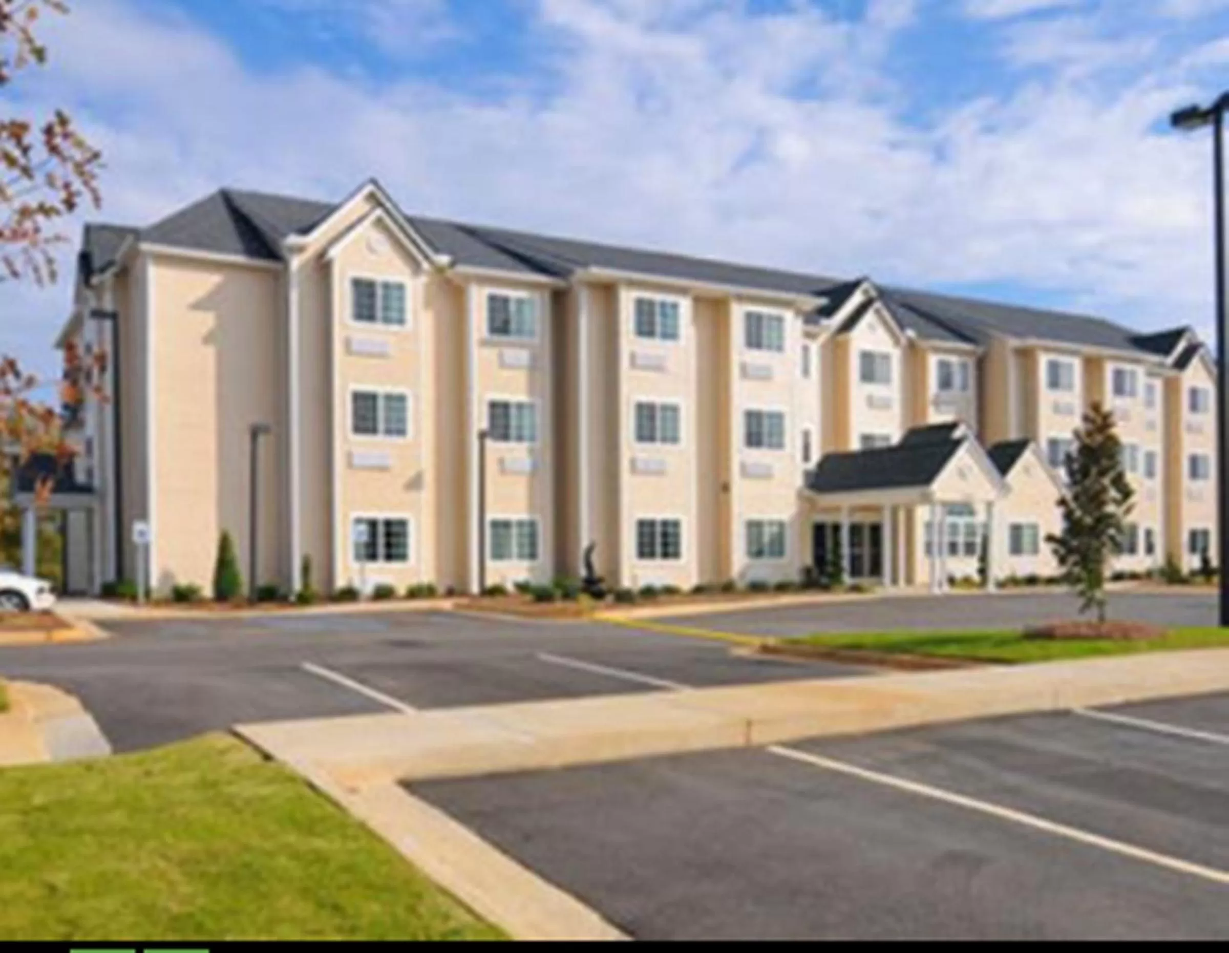 Queen Suite - Disability Access - Non-Smoking in Microtel Inn & Suites by Wyndham Ozark