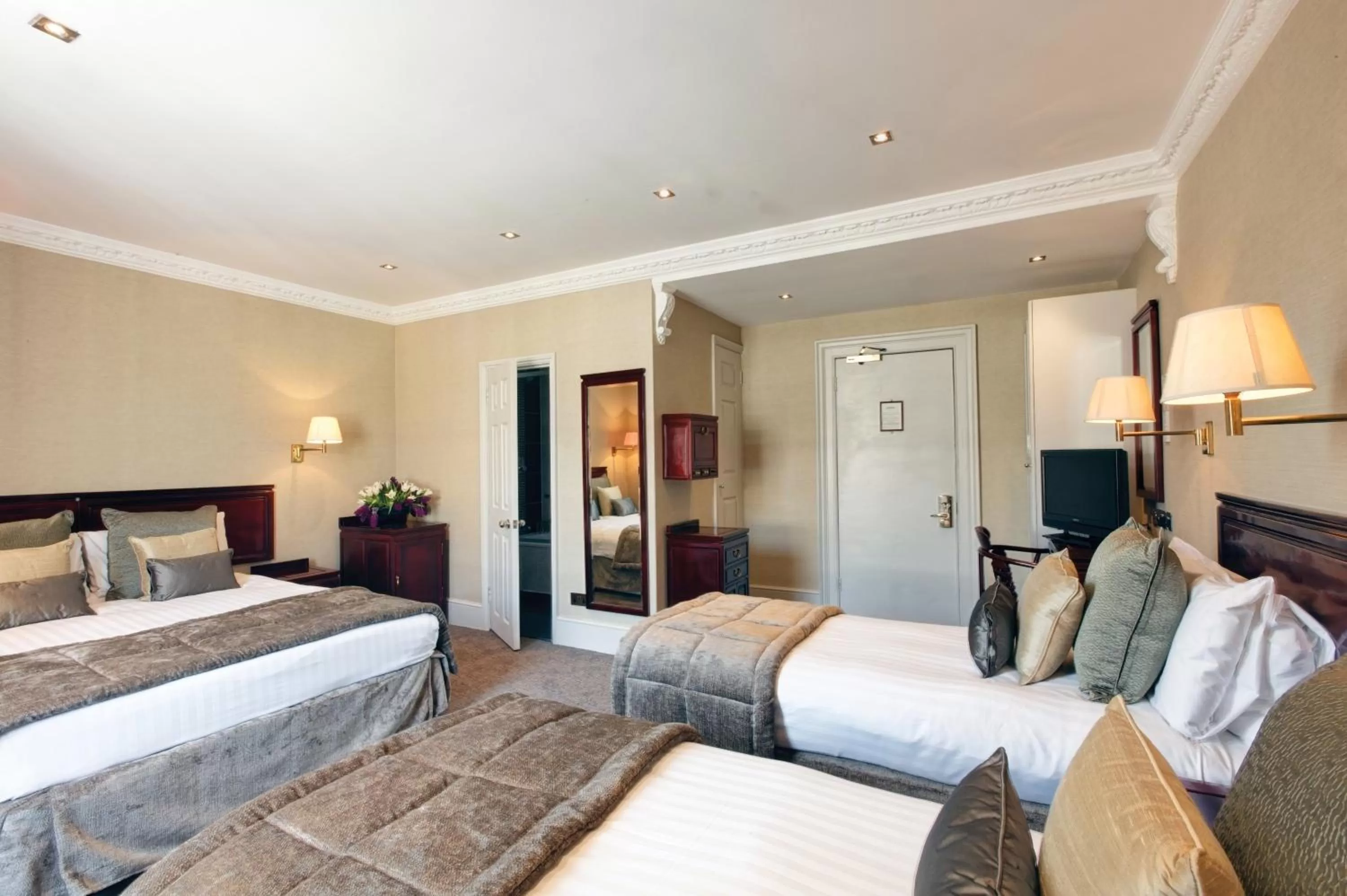 Quadruple Room in Gem Strathmore Hotel