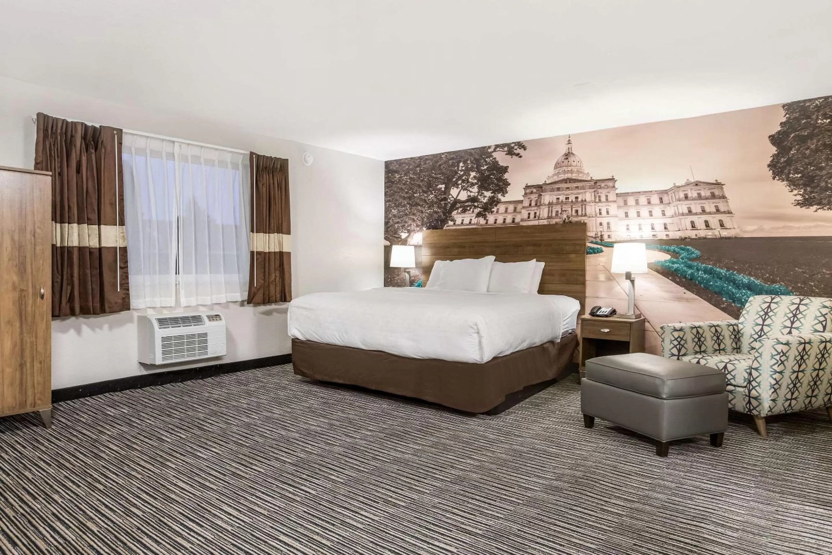 Efficiency King Suite - Non-Smoking in Clarion Pointe East Lansing University Area