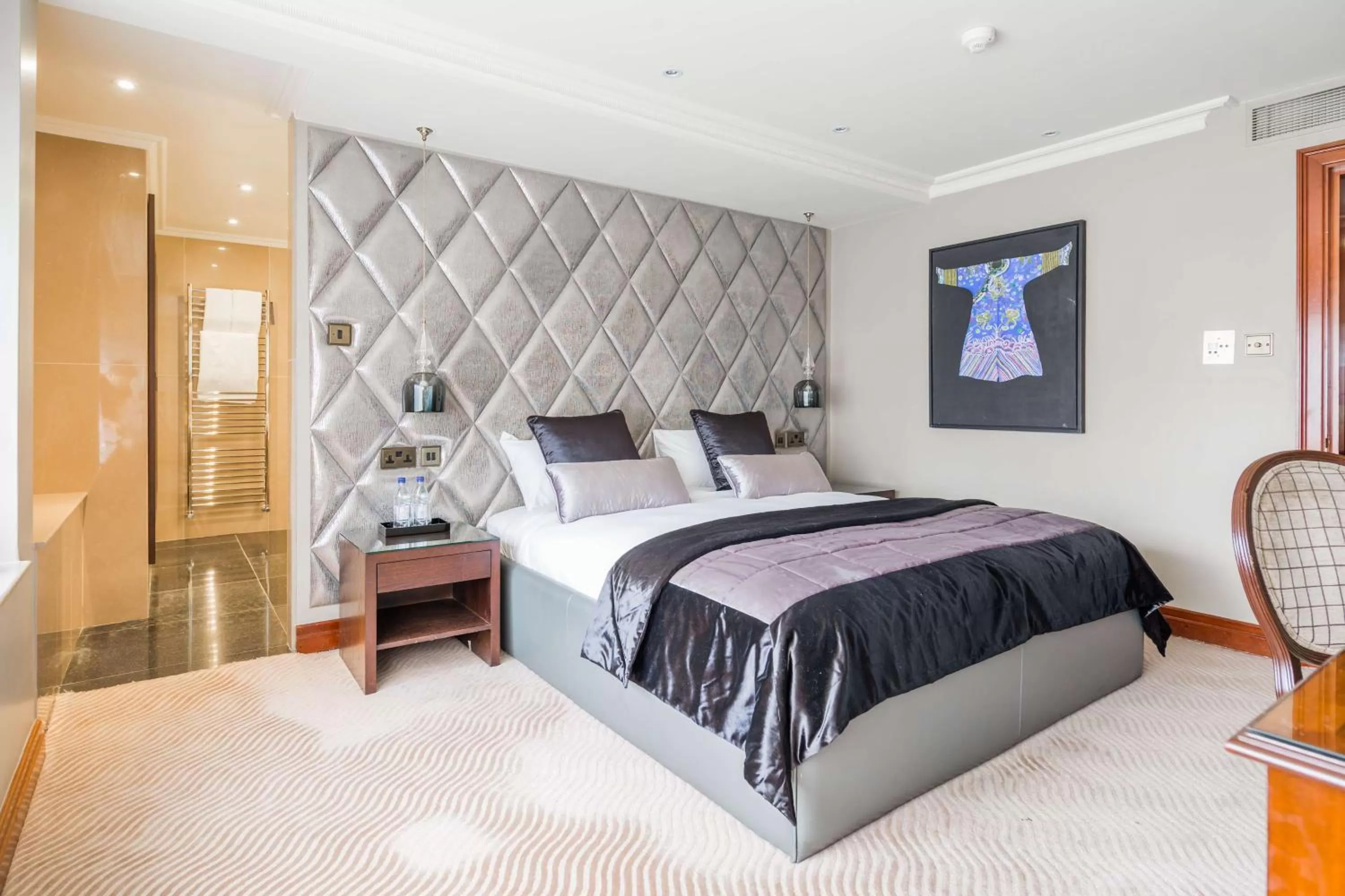 Photo of the whole room, Bed in Radisson Blu Hotel, London Heathrow