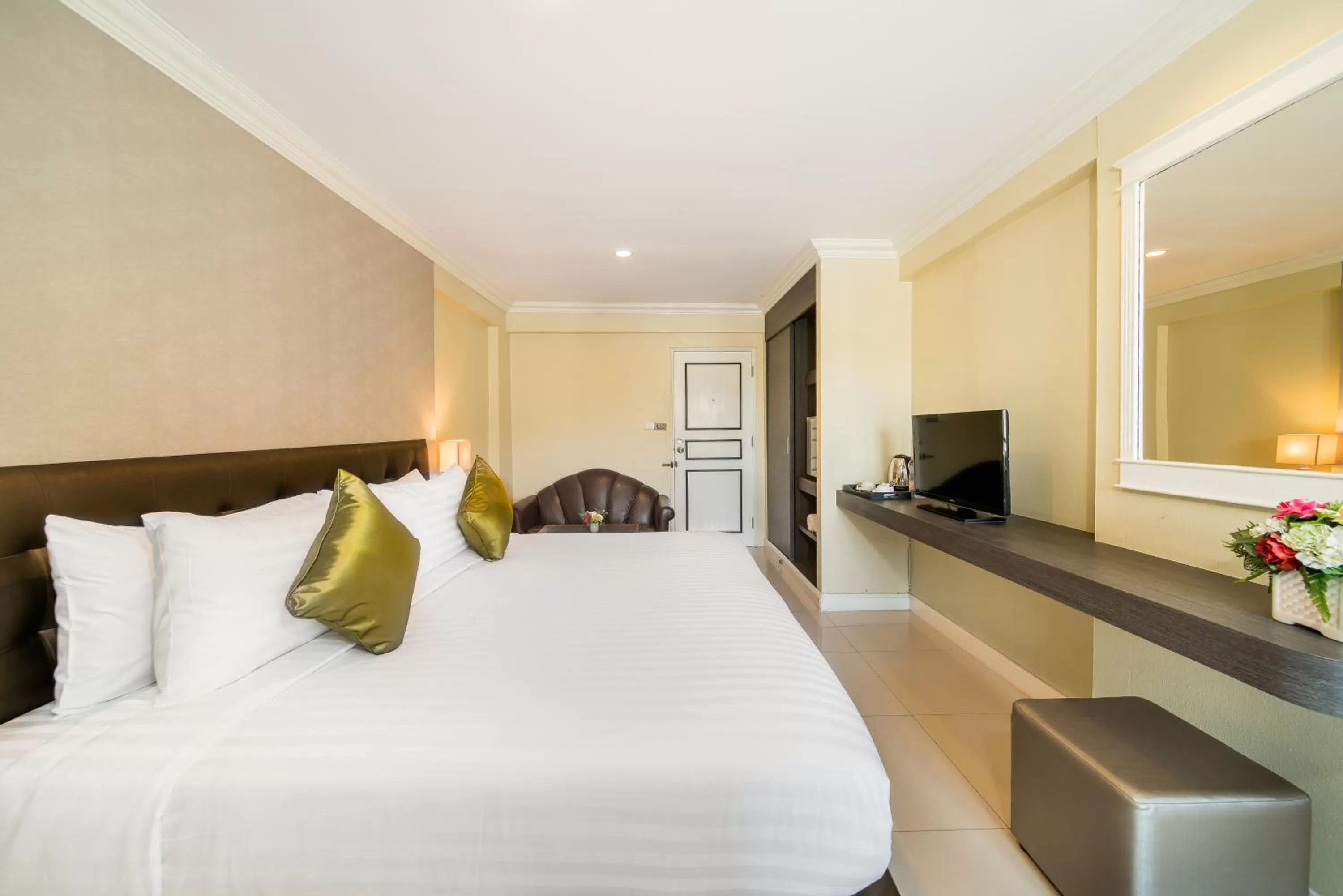 Deluxe Double or Twin Room in Niran Grand Hotel