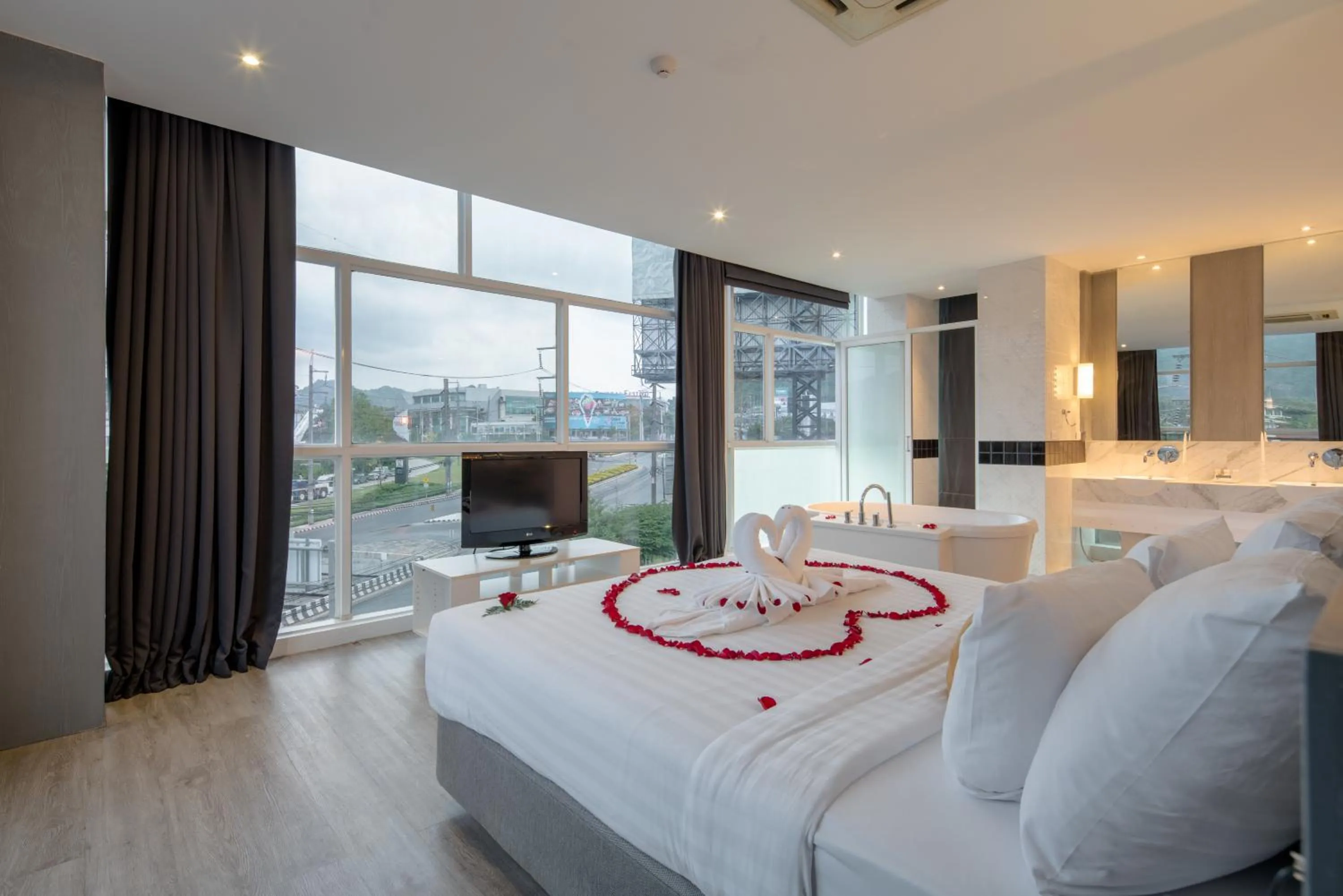 Honeymoon Suite with Balcony in DARA Hotel - SHA Plus