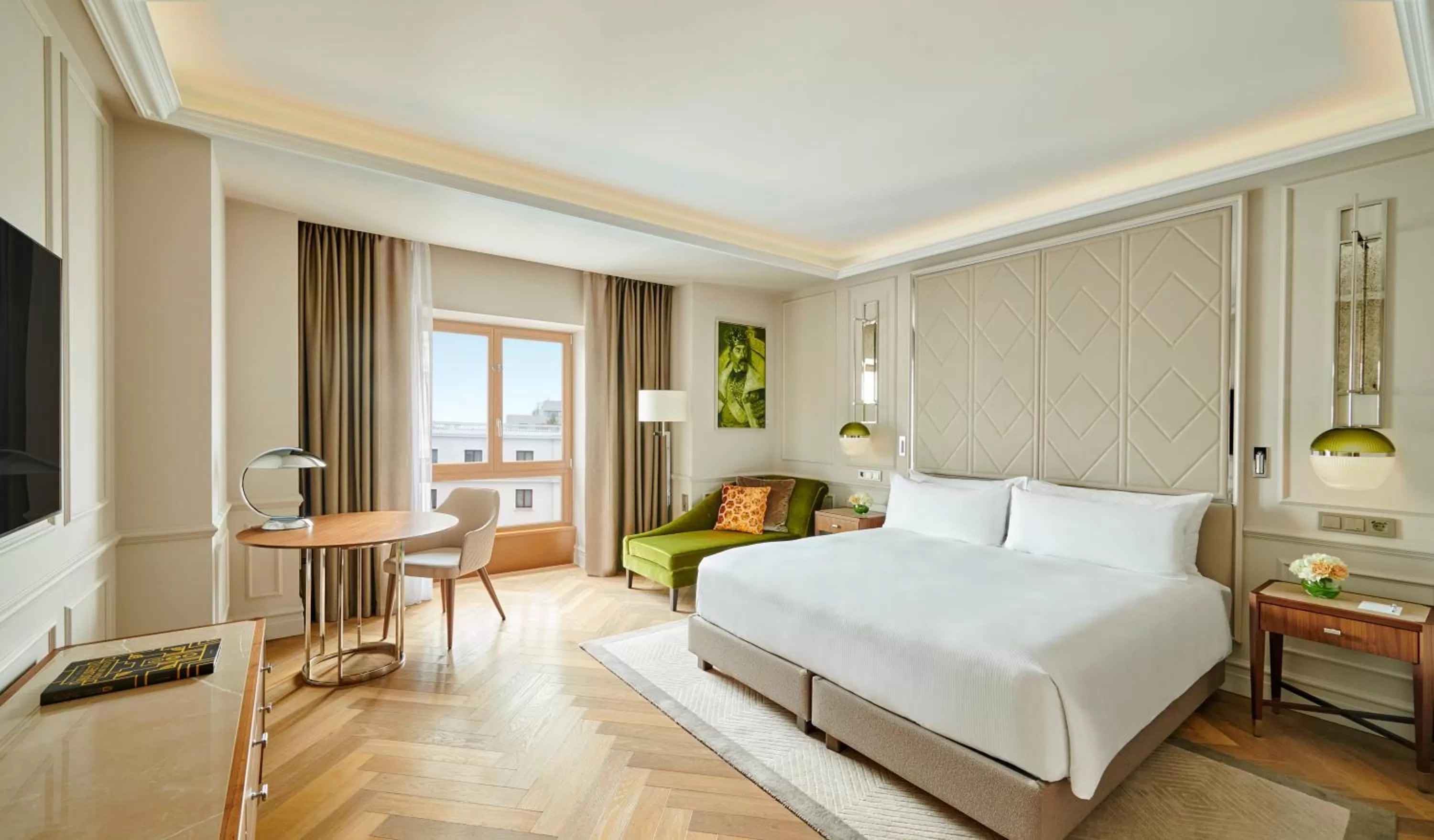 Premium Corner King Room in InterContinental Athenee Palace Bucharest by IHG