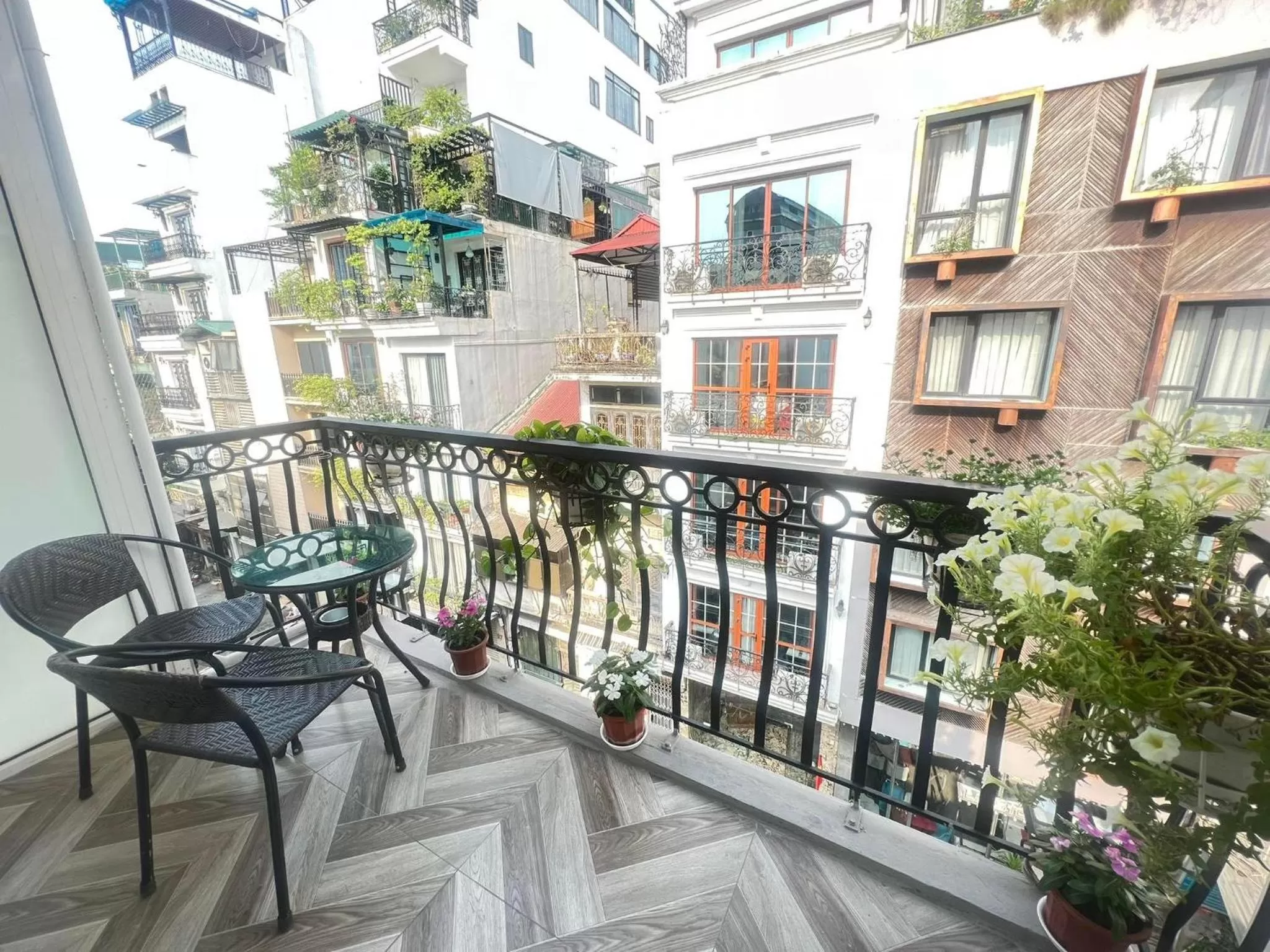 Family Room with Balcony in Antique Angel Hotel
