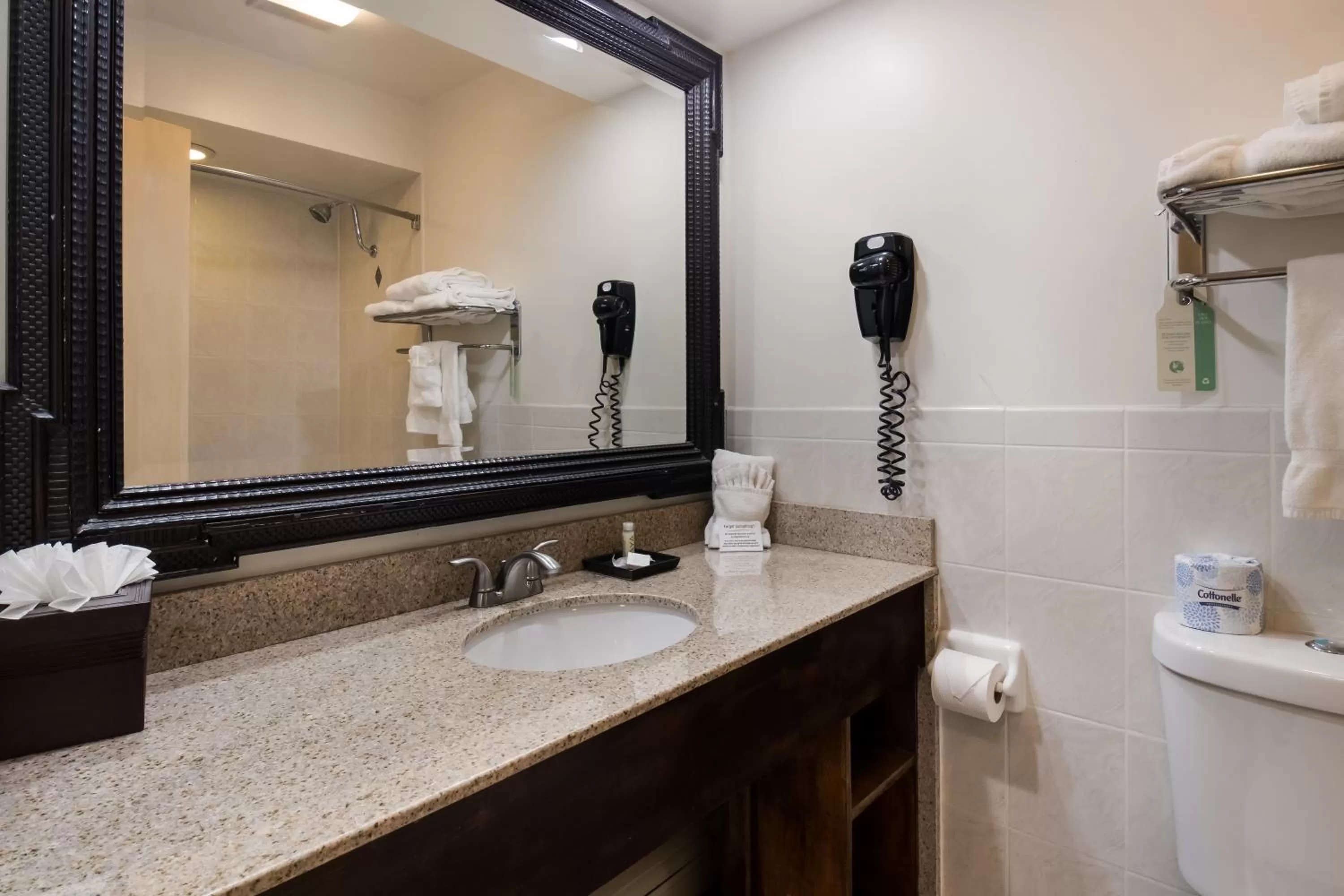 Traditional Double Room, 2 Queen Beds in The Inn at Tomichi Village