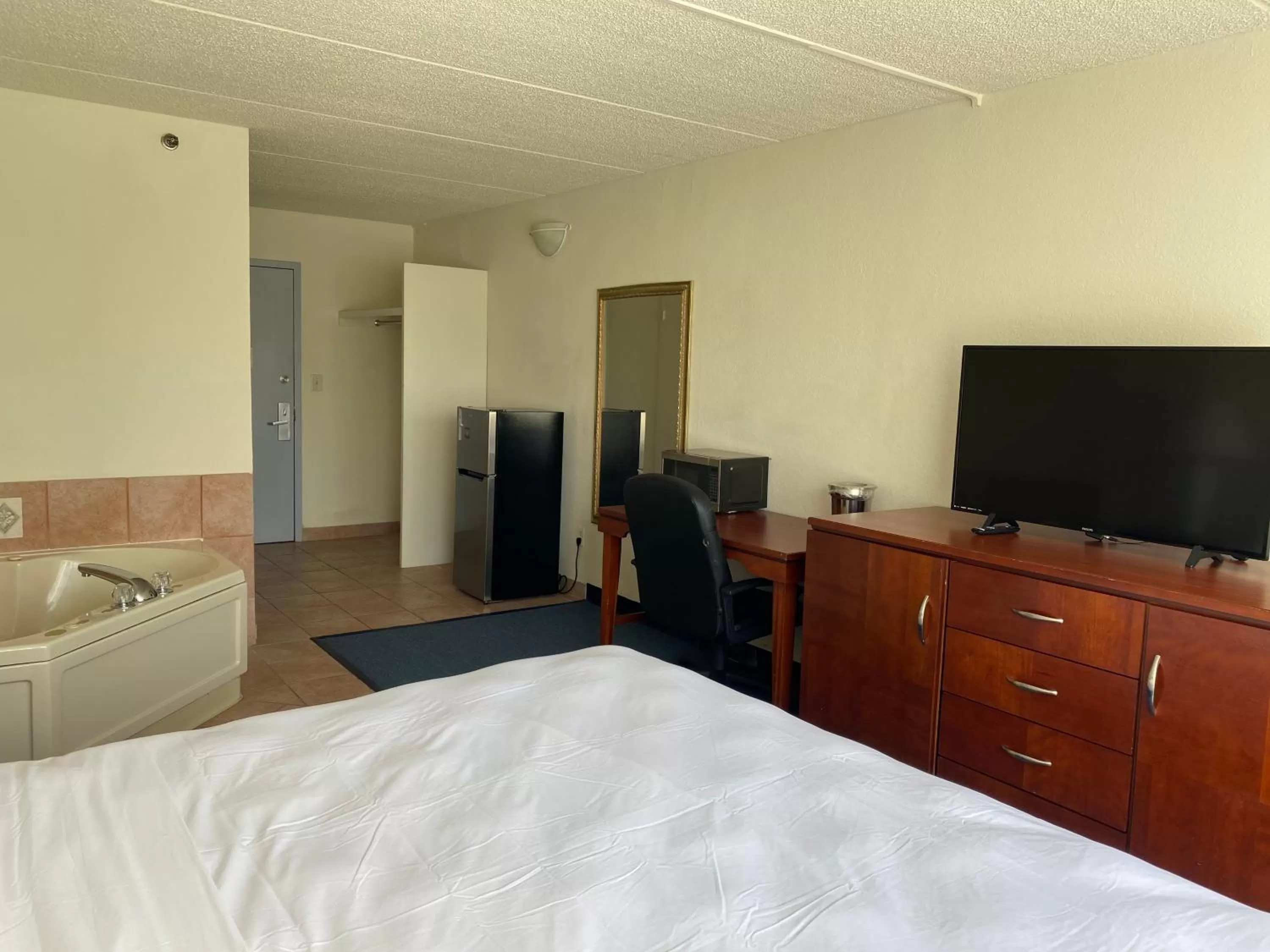King Room with Balcony in Miami Gardens Inn & Suites