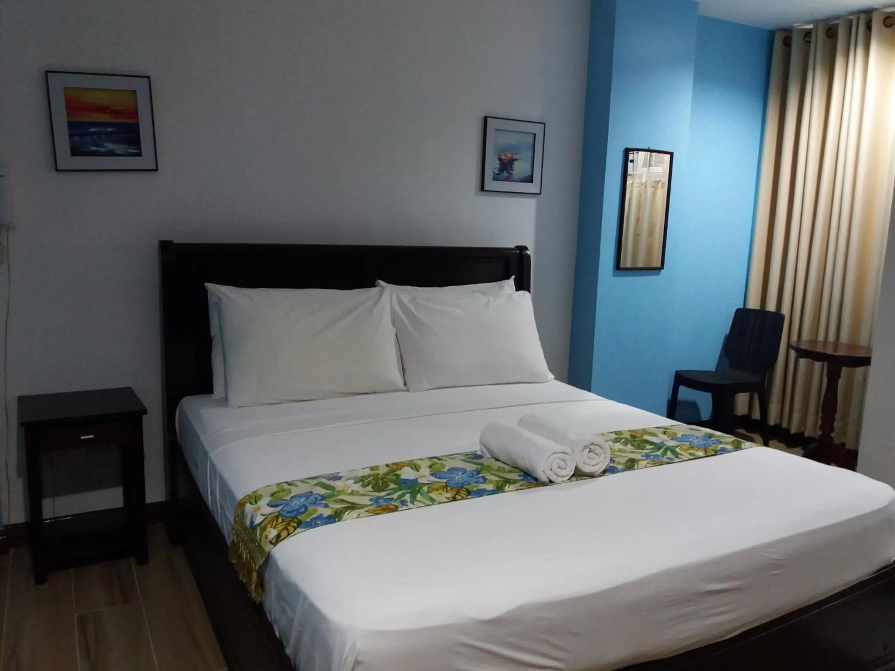 Deluxe Queen Room in One Averee Bay Hotel